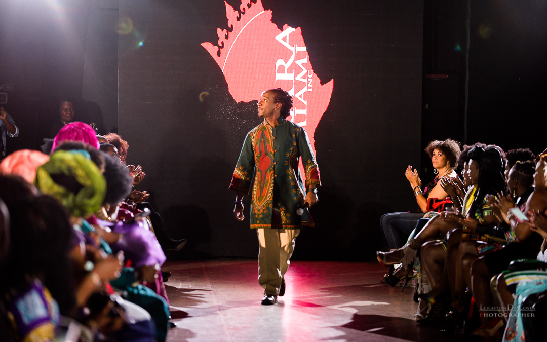 Ankara's Host for the 5th year, Chello, makes his entrance.