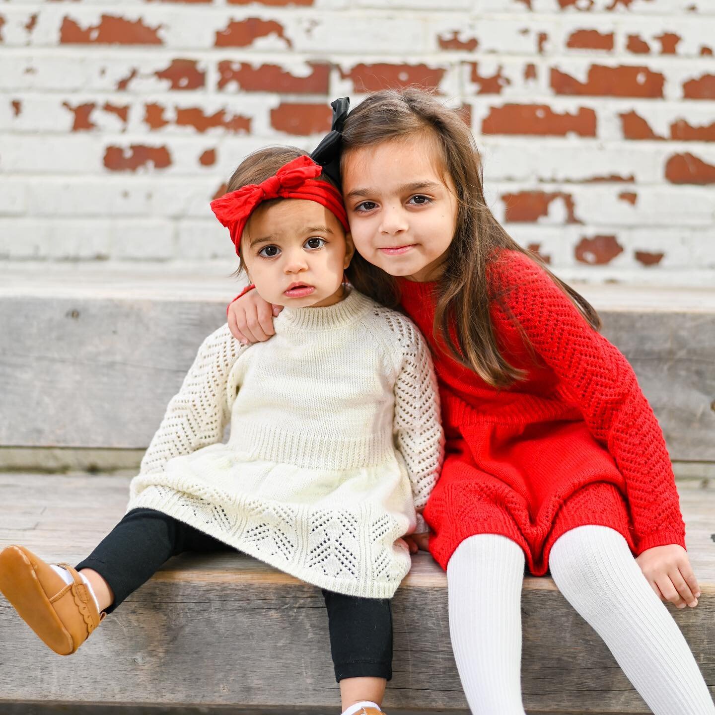 Such precious girls 🥰🎄 #emiliecarol #ecfamilies