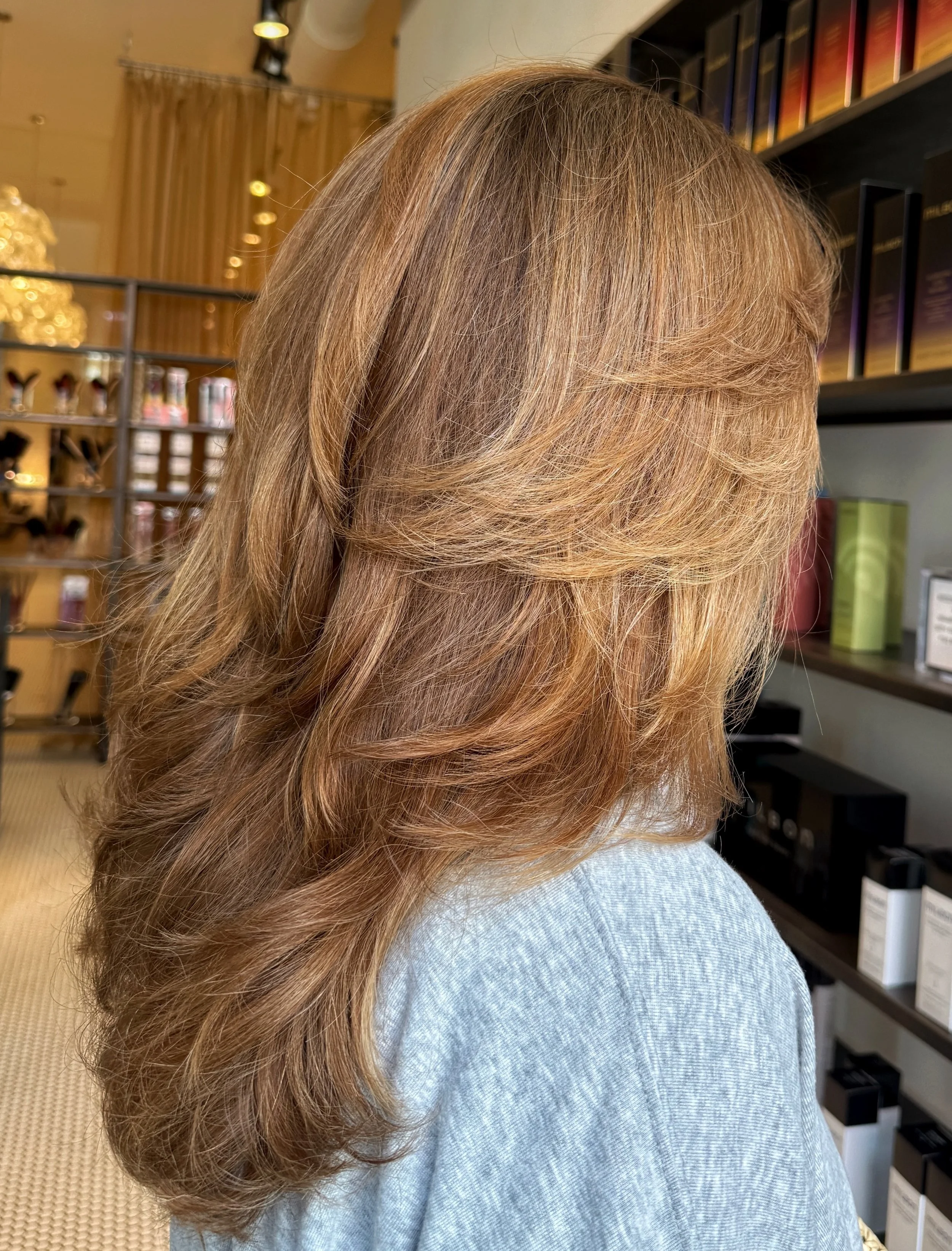 ✨ Fresh layers by @misakogrimaldi_hair and seamless color by @rebeccamiles_hair 

#michaelandmichaelsalon #chicagosalon #chicagohair