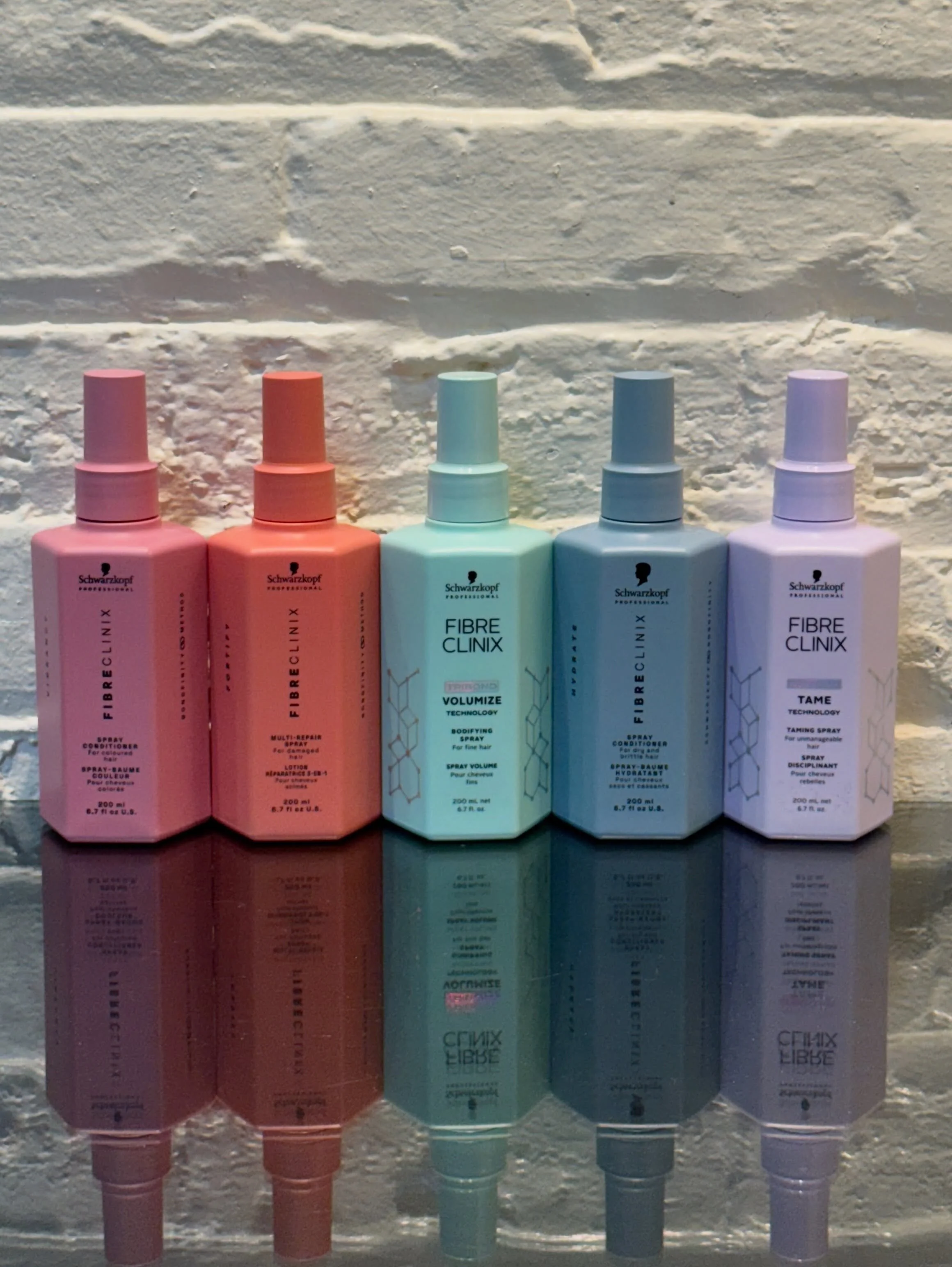 Schwarzkopf Fibre Clinix Sprays have you covered from hydration to volume 🌈 Every shade of the rainbow brings a different benefit, making it easy to find your perfect match for every hair need! ✨

#michaelandmichaelsalon #chicagosalon #chicagohair