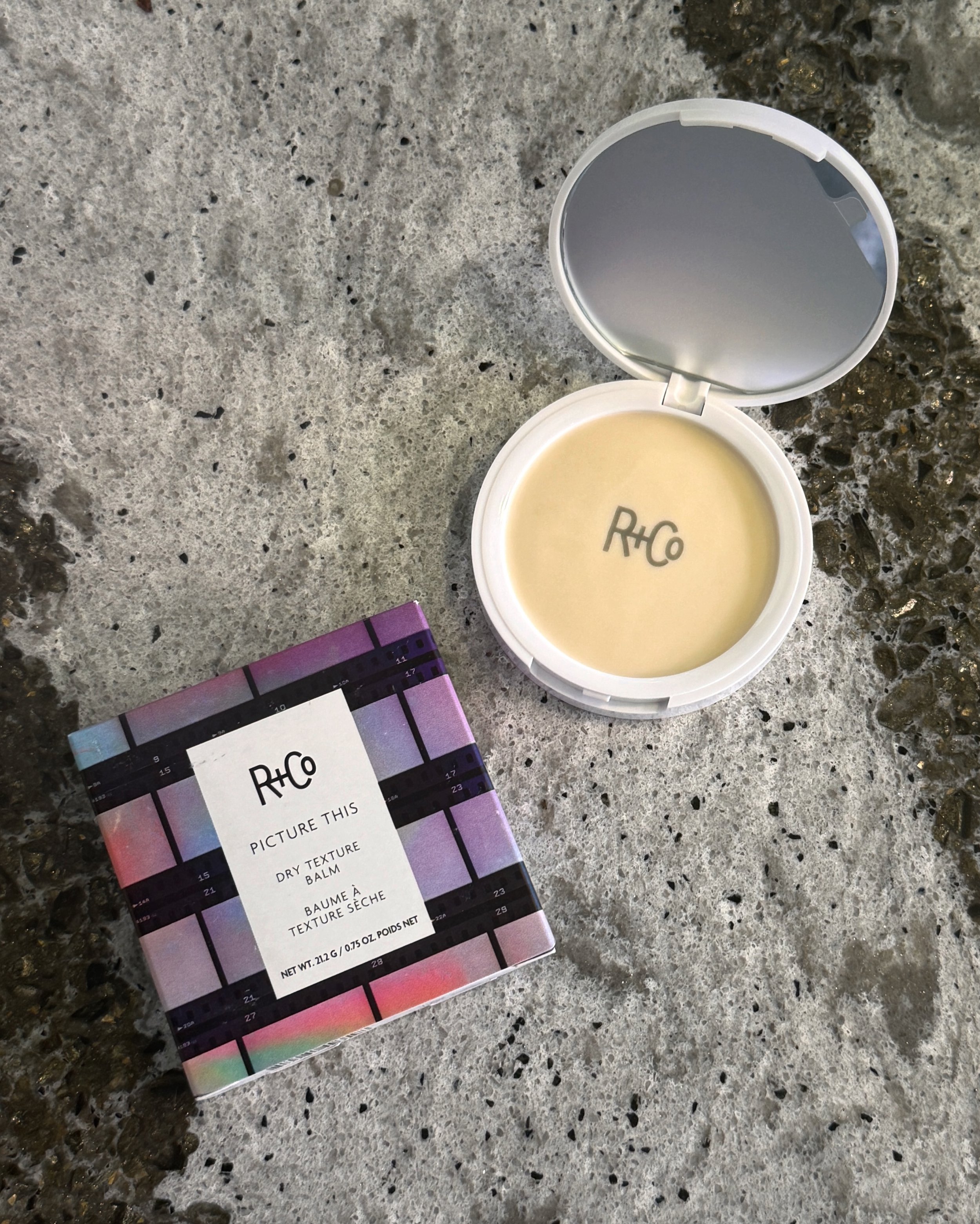 📷 Picture This 📷 
New dry texture balm from @randco brings effortless styling to a portable, makeup-inspired compact. 
⭐️ Delivers grit, movement, and touchable control with a soft matte finish
⭐️ Absorbs oil
⭐️ Creates shape and lasting style memo
