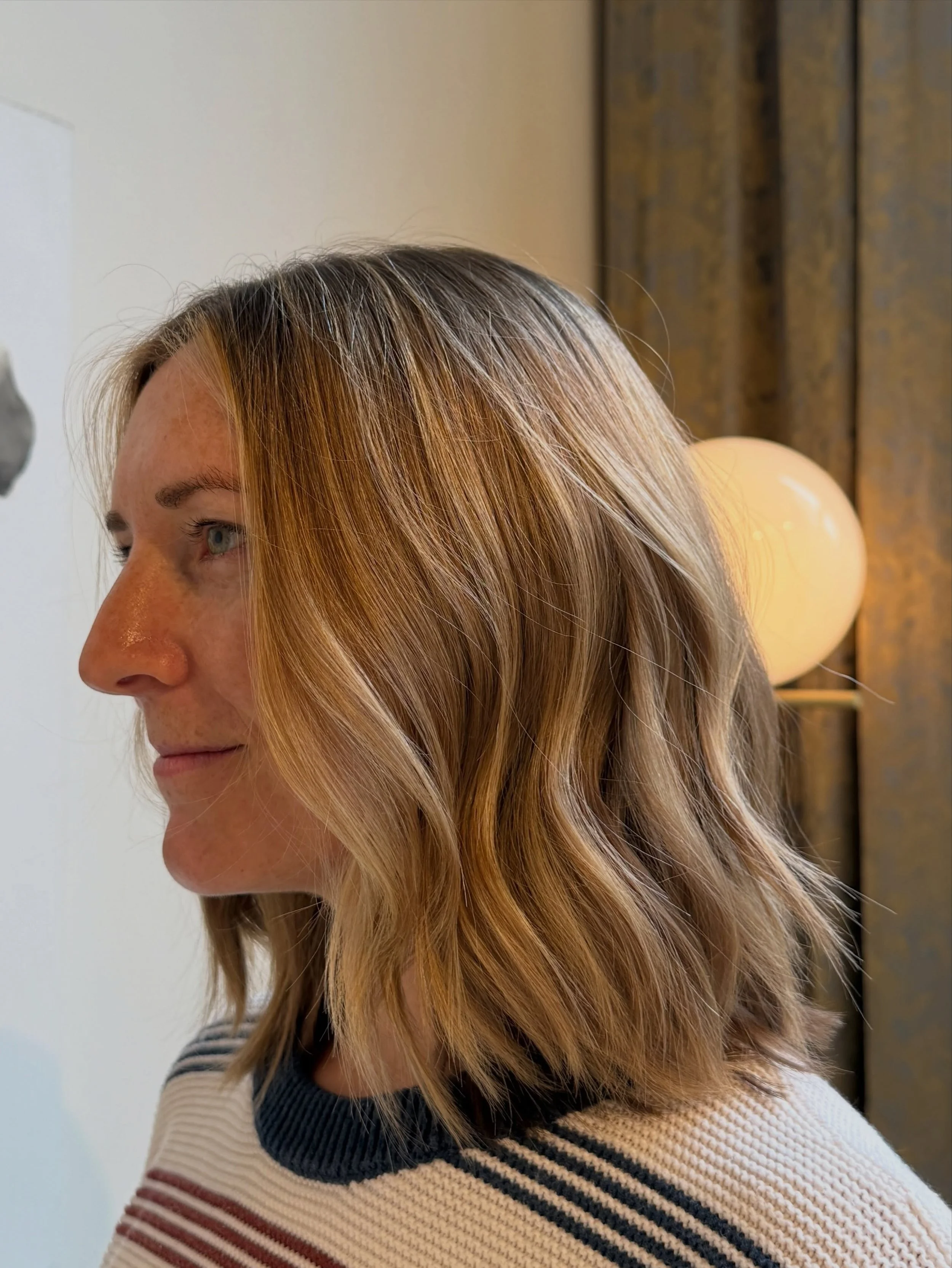 Effortless looking color done by @kp_colorist - paired perfectly with a fresh cut and style by Joseph.

#michaelandmichaelsalon #chicagosalon #chicagohair
