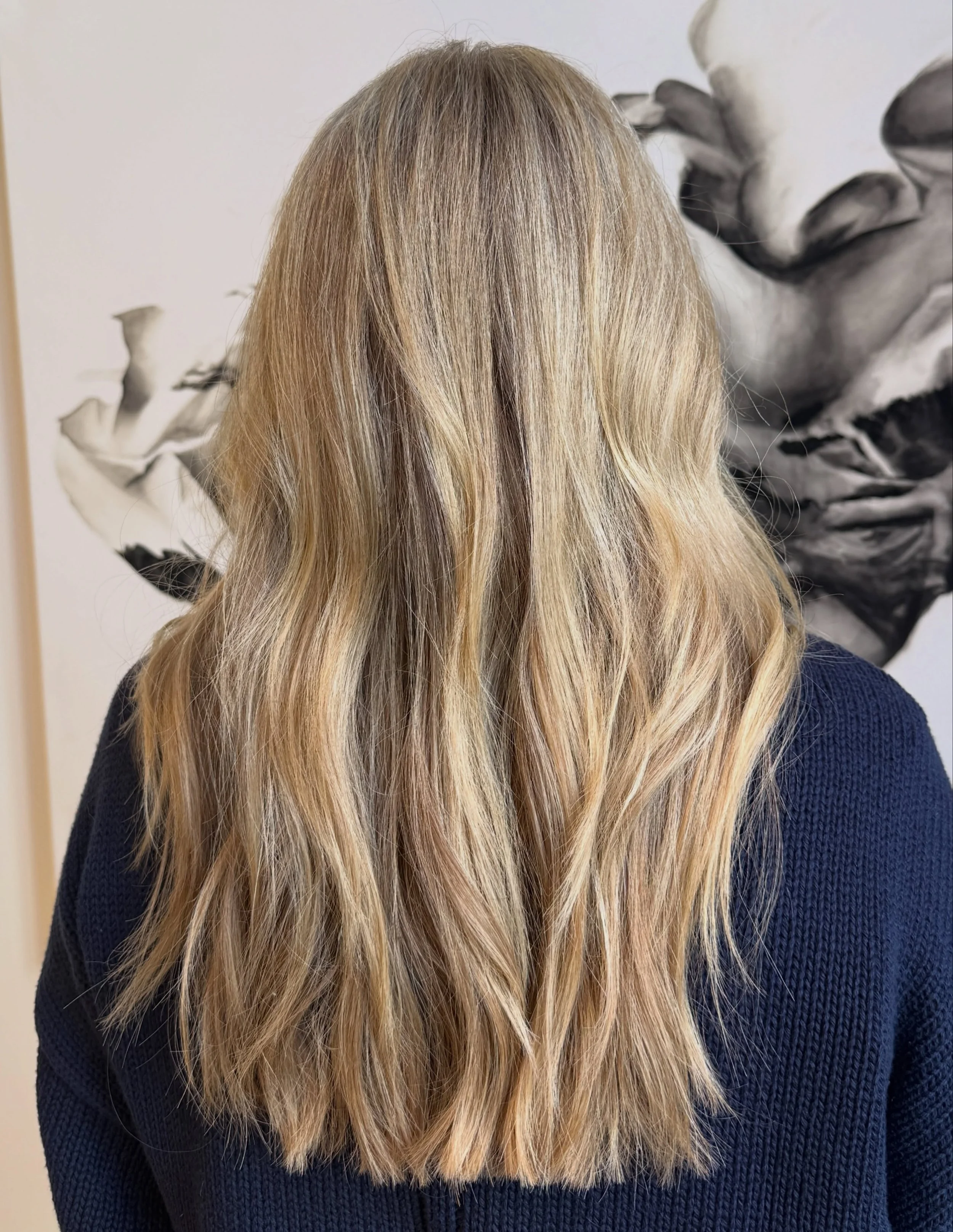 Fresh blonde for the fall by @kp_colorist with a fresh cut and style by Jessie. 

#michaelandmichaelsalon #chicagosalon #chicagohair
