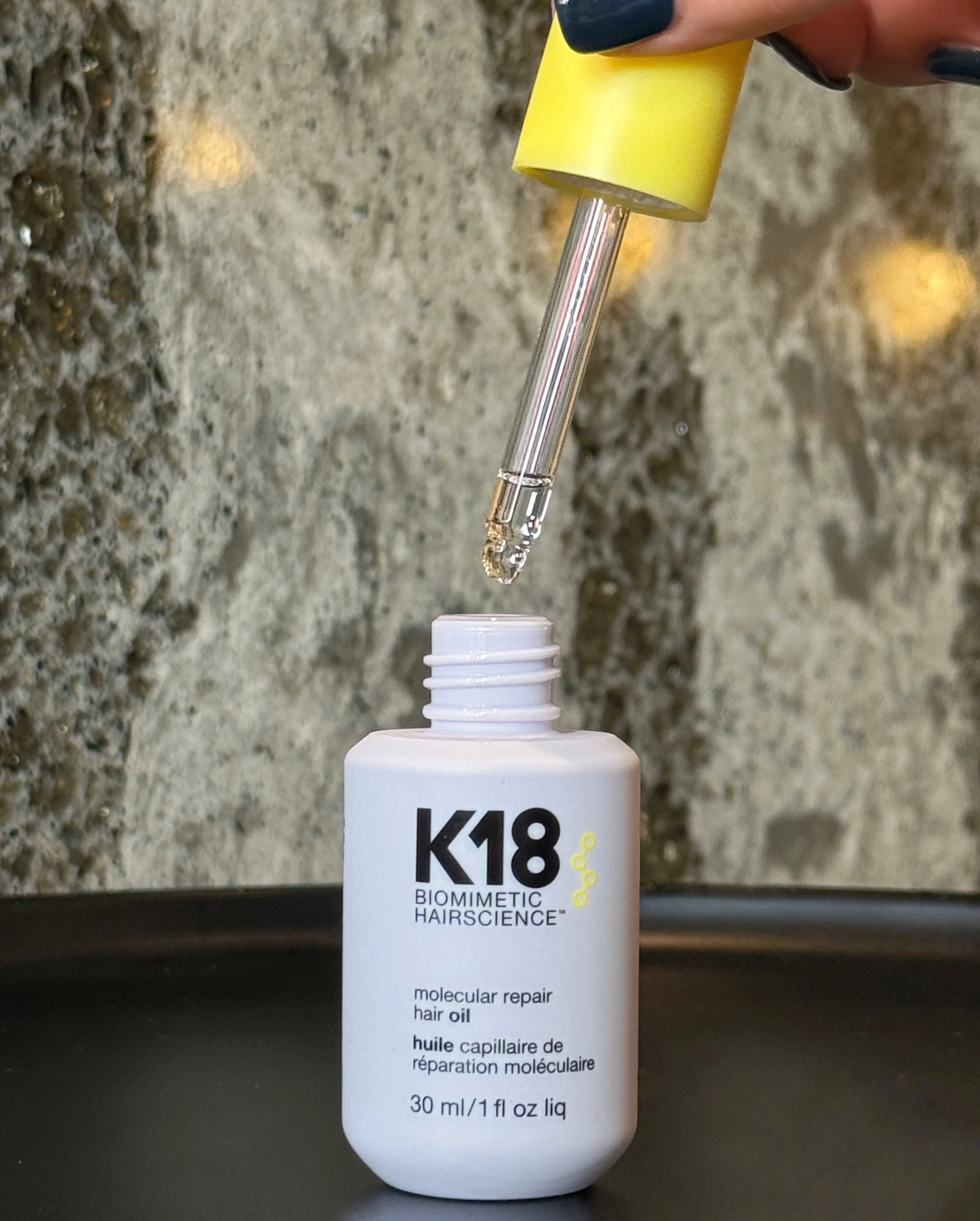 K18 Hair Oil 💛 weightlessly repairs all hair types while reducing frizz and providing up to 450&deg; heat protection. 

#michaelandmichaelsalon #chicagosalon #chicagohair