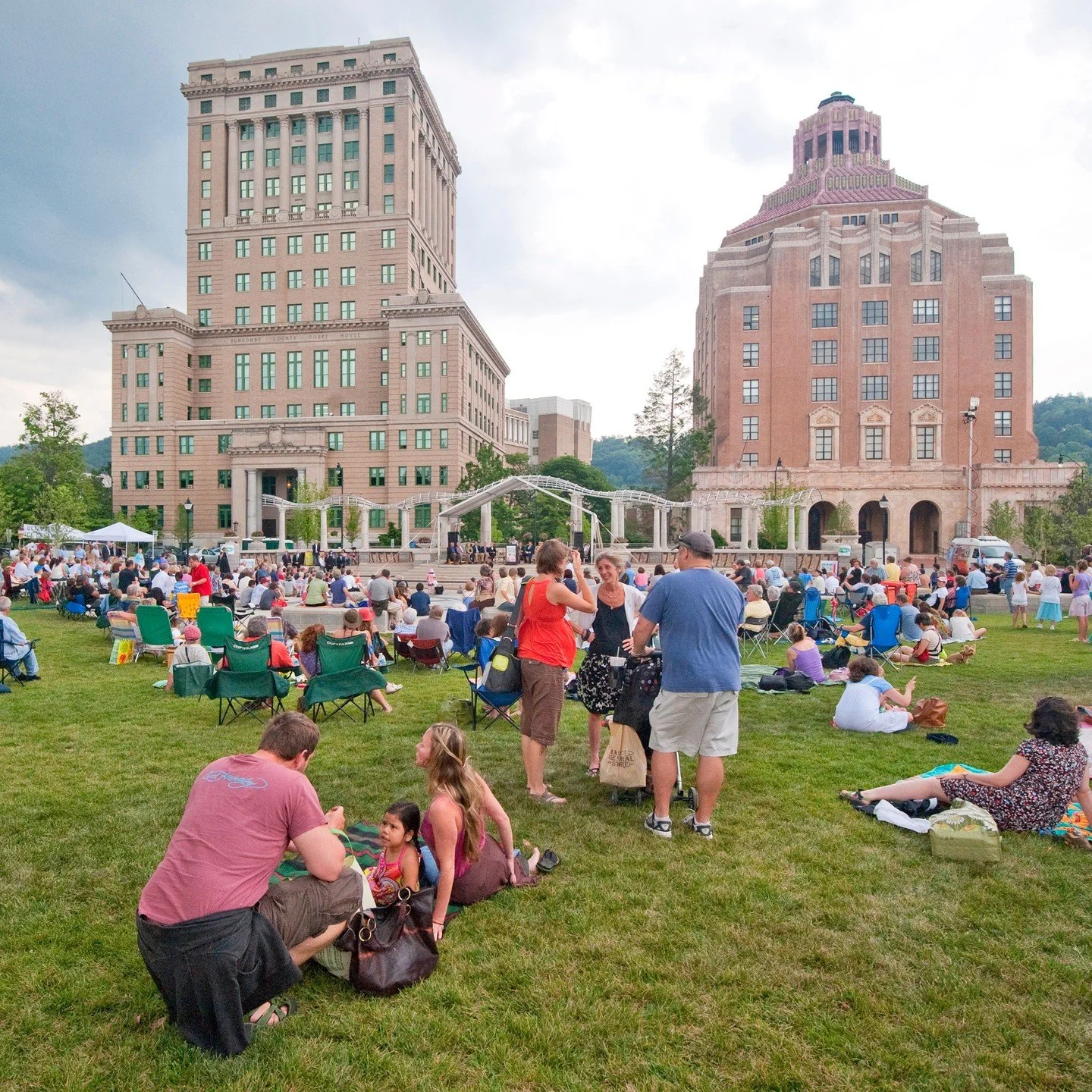 In 2009, UDA and LBA Landscape Architecture partnered with the Pack Square Conservancy to reimagine Asheville&rsquo;s historic heart as a 6.5-acre pedestrian-friendly festival park&mdash;a true living room for the community. Today, the project contin