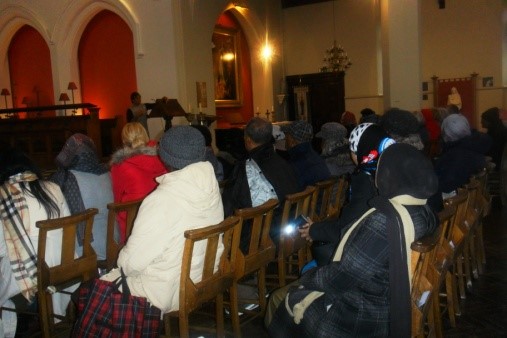 Women's Faith Visits (Ghar se Ghar) This project brought together women from diverse faiths and cultures, giving them the opportunity to expand their horizons outside Luton, educate themselves and share their experiences. Women from different backgrounds went on trips to the Stoke Bruerne Waterways museum, a Sikh Gurdwara, Christian Church, Muslim Mosque and Hindu Temple, to experience a variety of heritage, cultures and faiths. This has enhanced the willingness of members of different Ghar se Ghar groups to work alongside each other even more for the good of the wider community. 