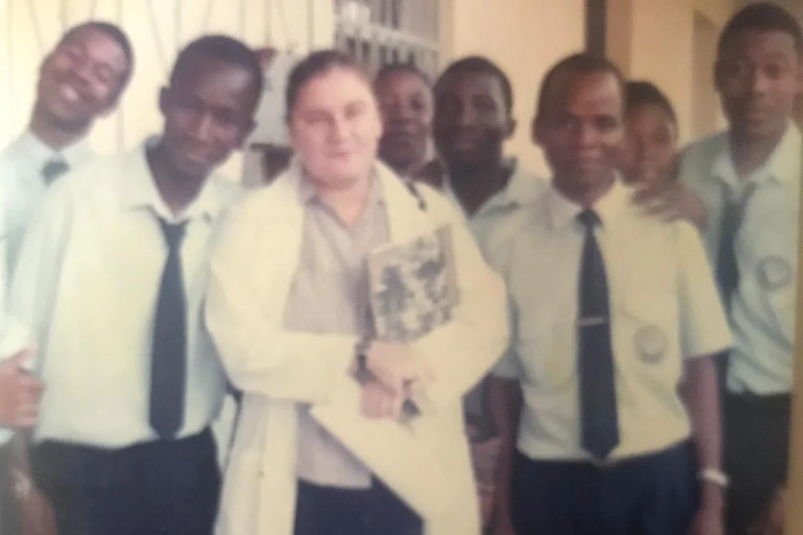 Kim Greig, from the GRASSROOTS team, working in Beira (Mozambique) from 2000-2003