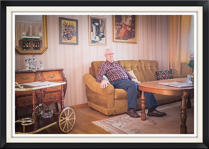  Grandpa H enry, pay attention to the handmade wooden ship in the mirror, newspaper on the table and his favourit couch.