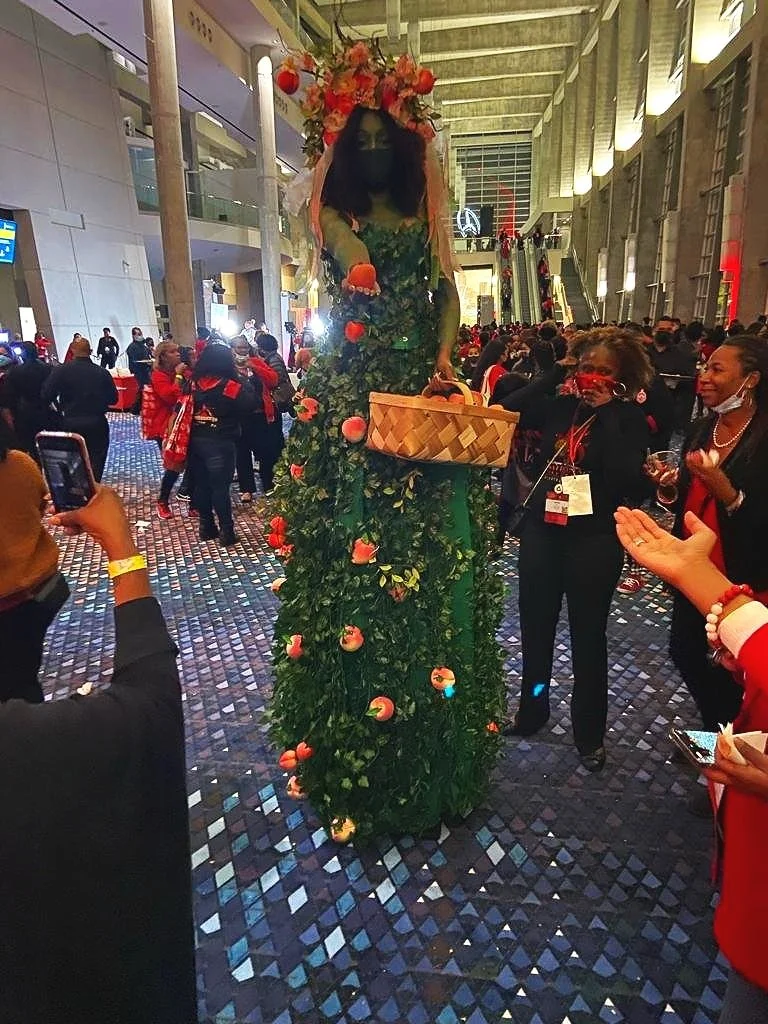 Peachtree Stilt Walker - Delta Sigma Theta, Inc National Convention