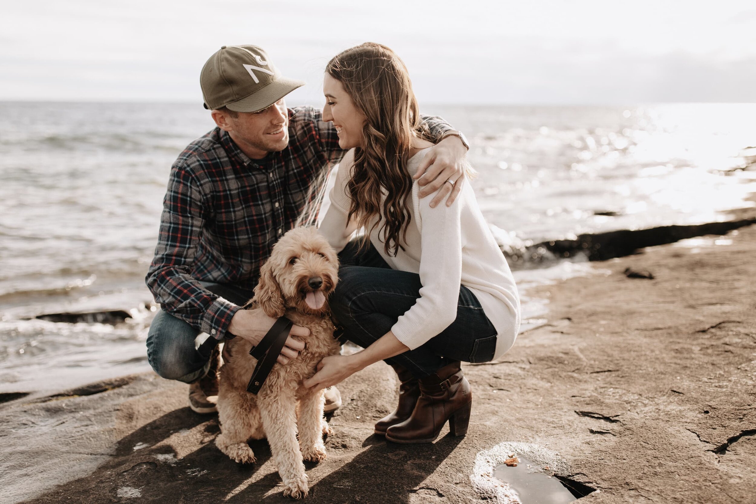 J_Olson_Weddings_02_Photography_With_dog_Engagement.jpg