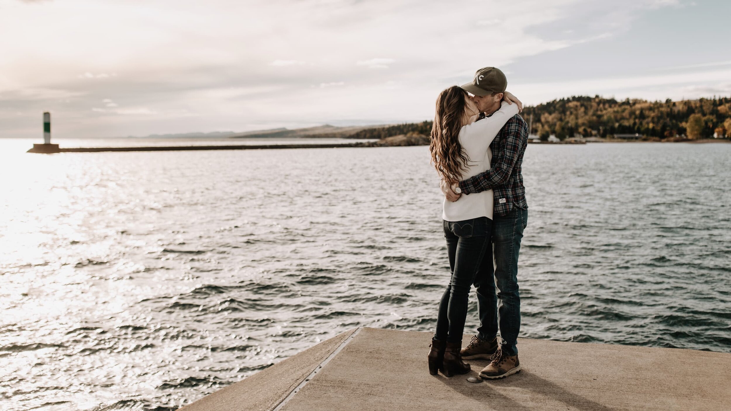 J_Olson_Weddings_08_Wedding_superior_lake_Photographer_Photography_Engagement.jpg