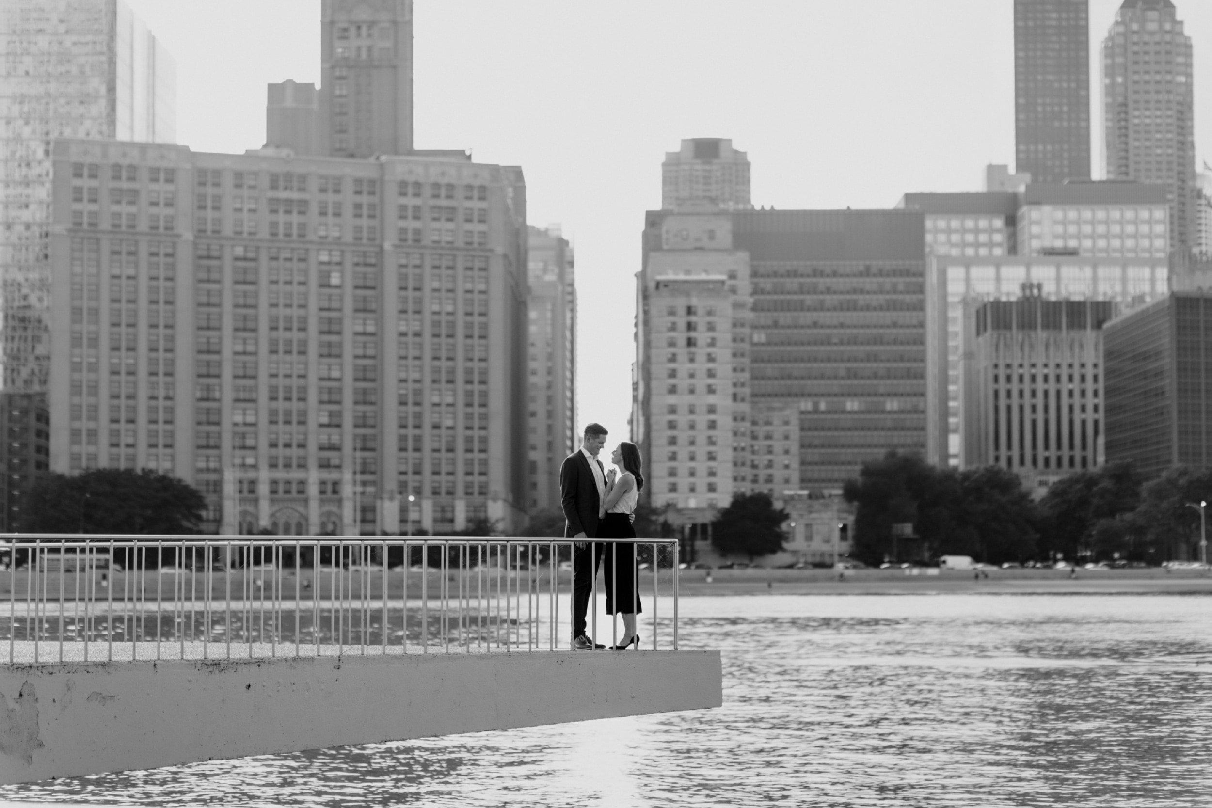 9_Downtown-Chicago-Engagement-Photos-at-Milton-Lee-Olive-Park.jpg