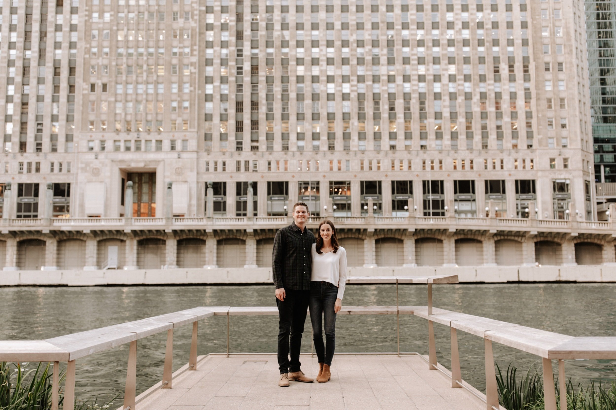 14_Downtown-Chicago-Engagement-Photos-on-the-riverwalk.jpg