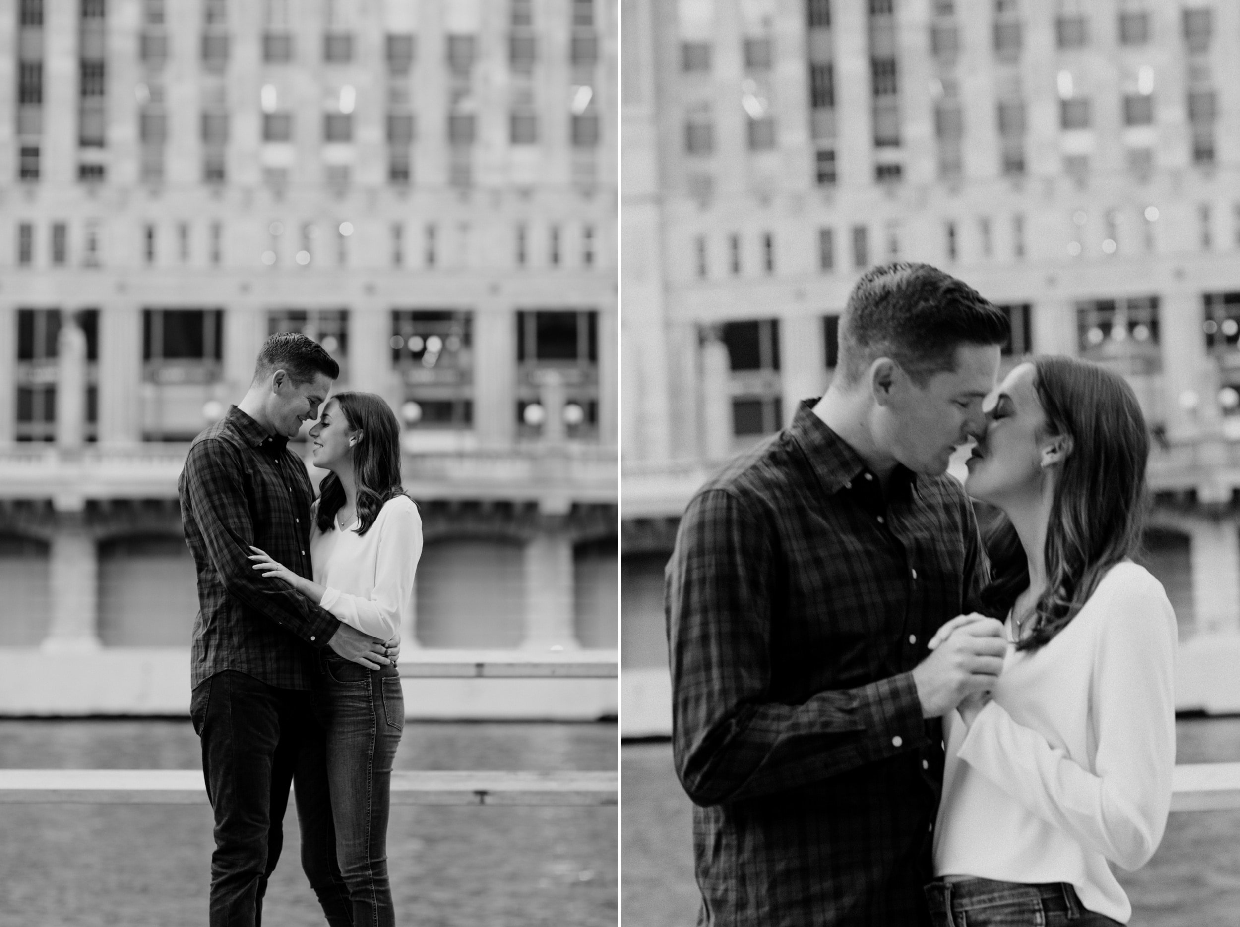 16_Downtown-Chicago-Engagement-Photos-on-the-riverwalk.jpg