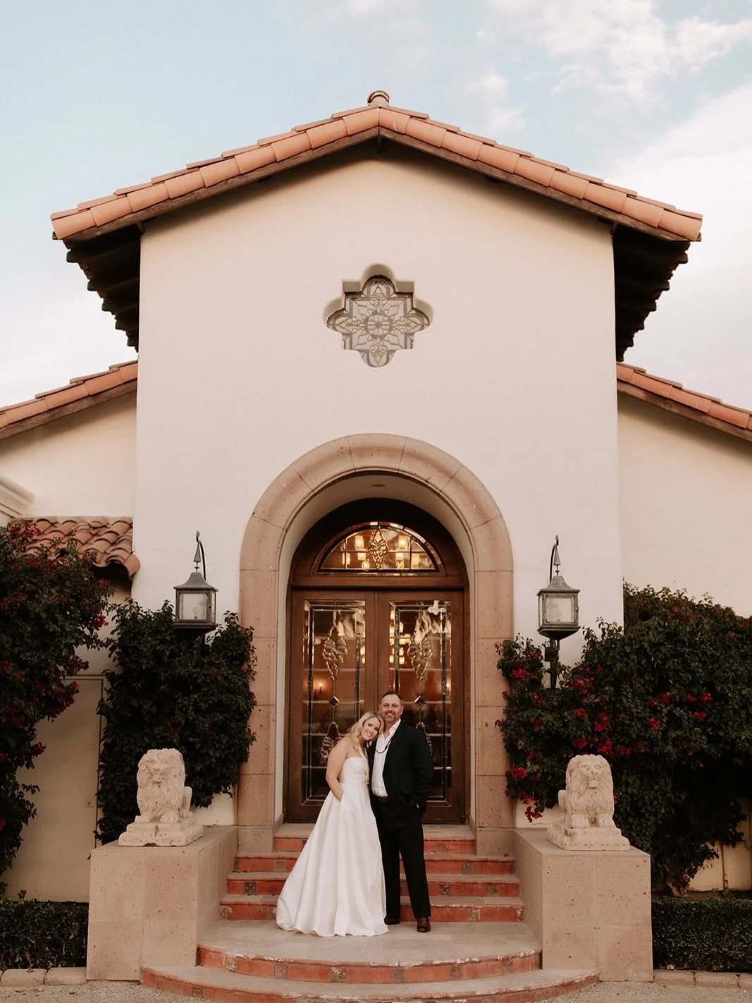 There&rsquo;s something about the desert light that makes you slow down and appreciate the details of a day.🌵

Taking a trip down memory lane today with Kelly &amp; Cory&rsquo;s stunning day in Palm Springs. Being invited into these private moments&