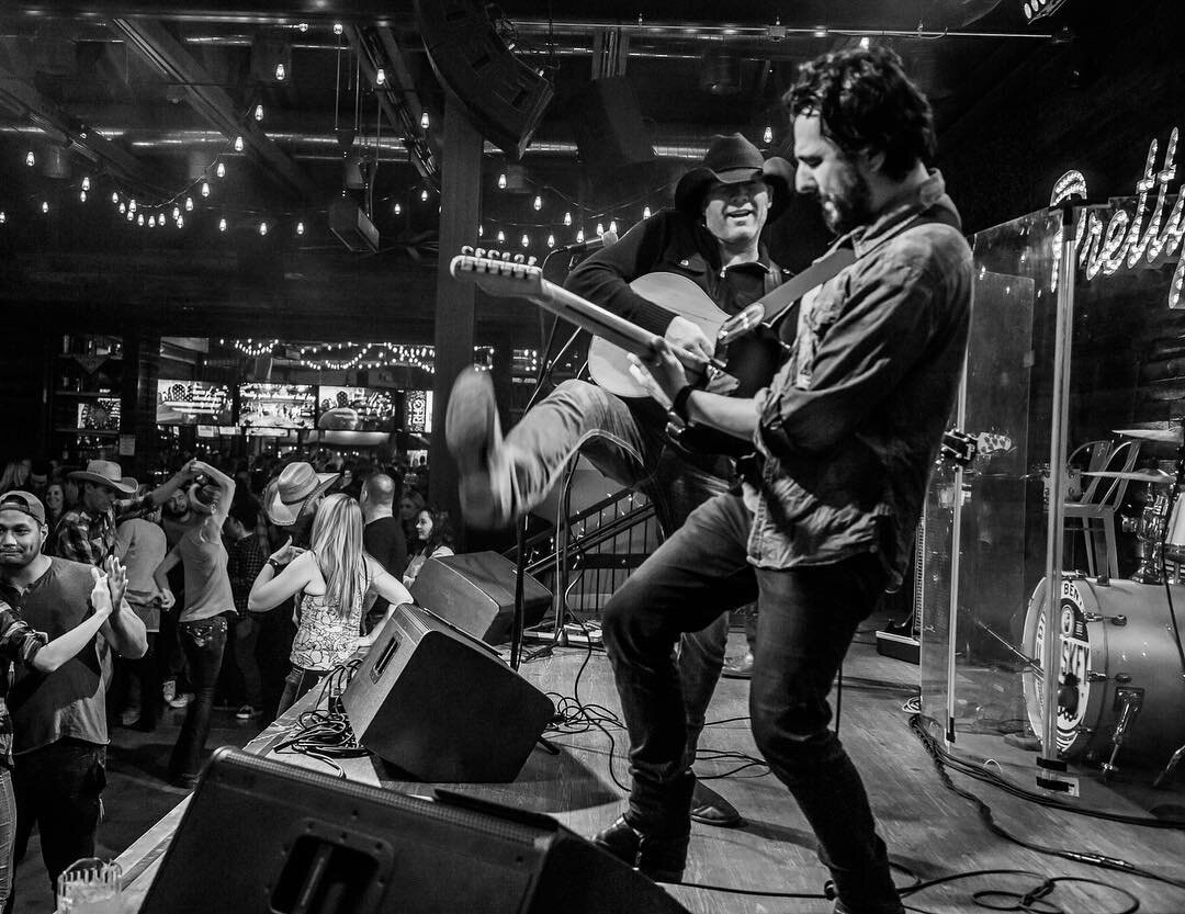 Get it Mijo!
.
.
.
.
.
.
.
#guitarist #guitar #tele #telecaster #fender @fender #music #musician #instagram #country #arizona #best #countrymusic #musicians #support #livemusic #dance #band #youngcountry
📷 @ericfairchild