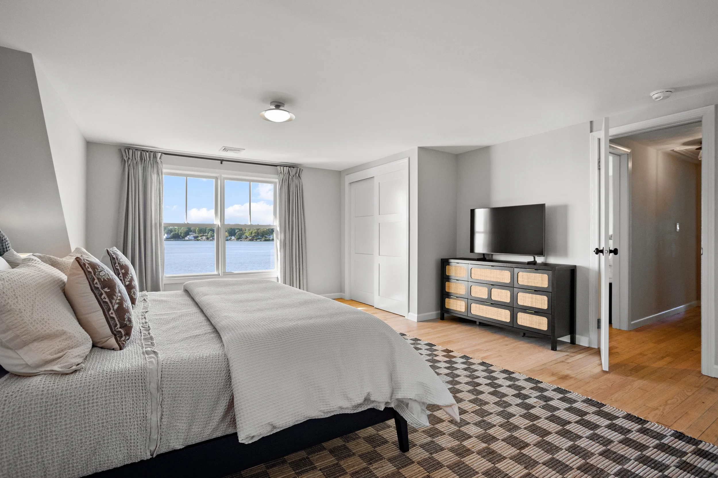 25 Waterside Drive - 05.jpg