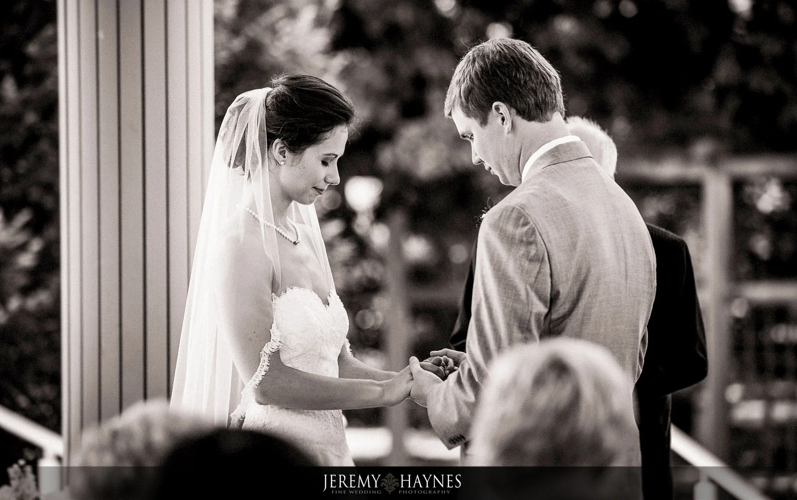 25 Indianapolis Art Center Indianapolis, IN Wedding Couple Ceremony Pictures.jpg