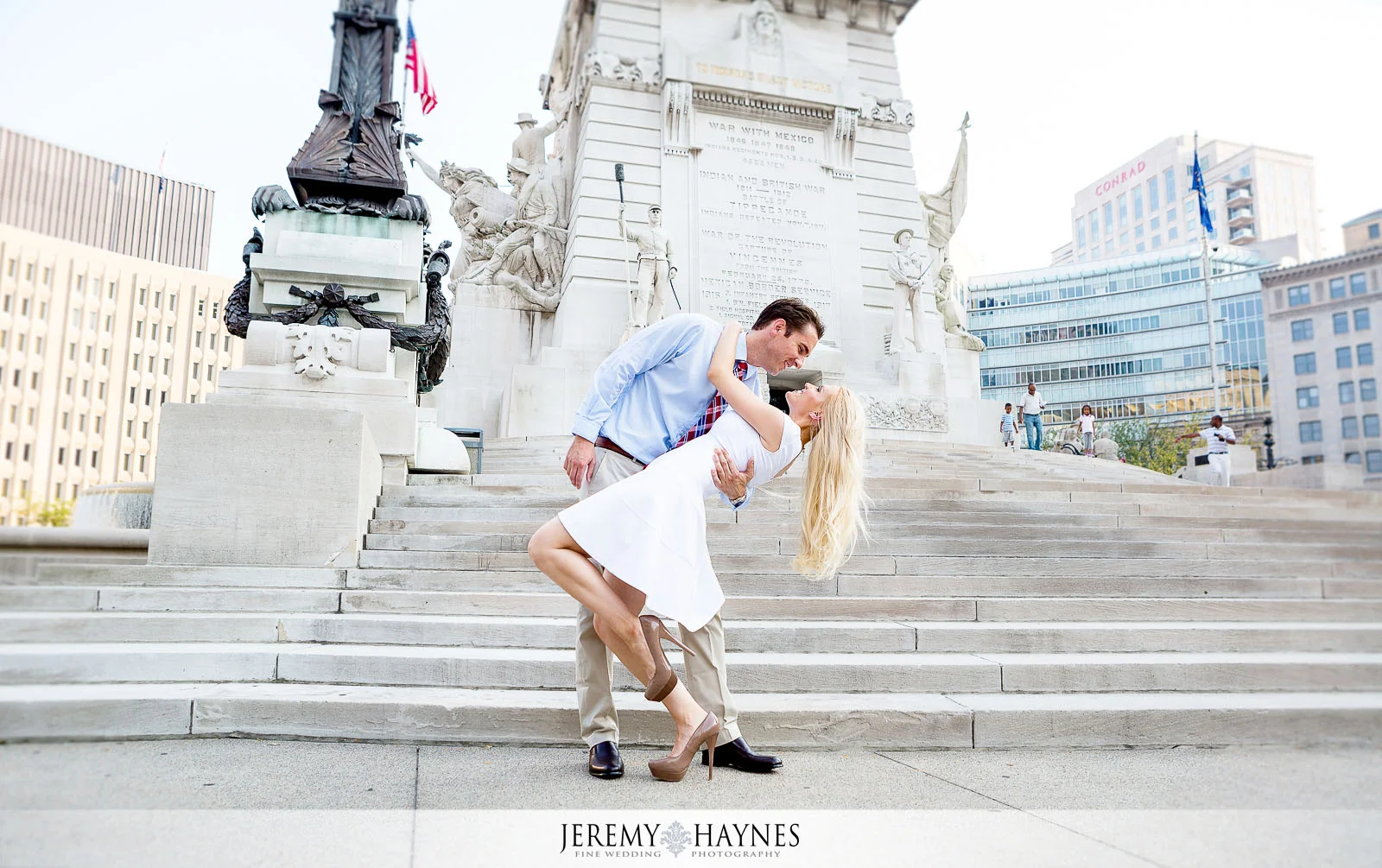 08-romantic-monument-circle-downtown-indianapolis-engagement-photos.jpg