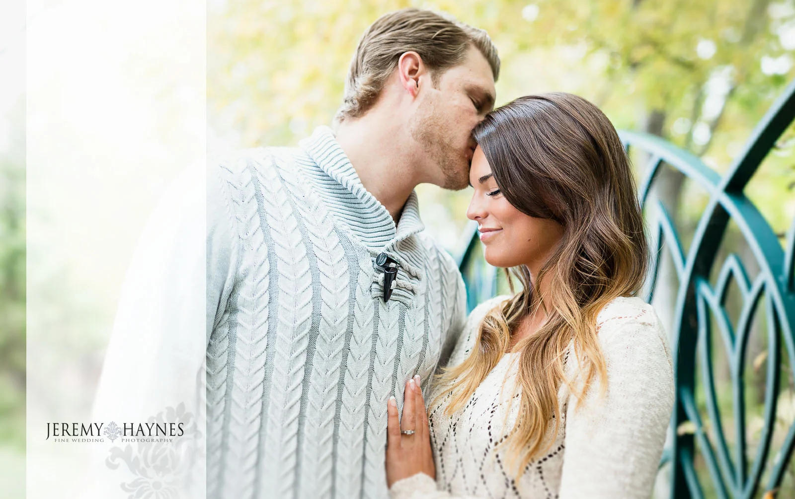 06-white-river-gardens-indianapolis-zoo-engagement-photo-ideas.jpg