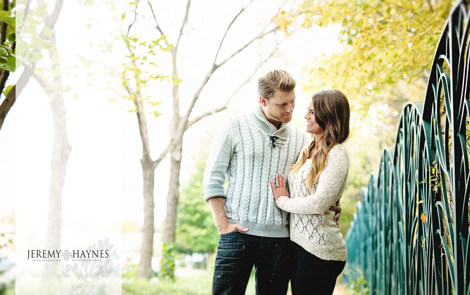 05-white-river-gardens-indianapolis-zoo-engagement-photo-ideas.jpg