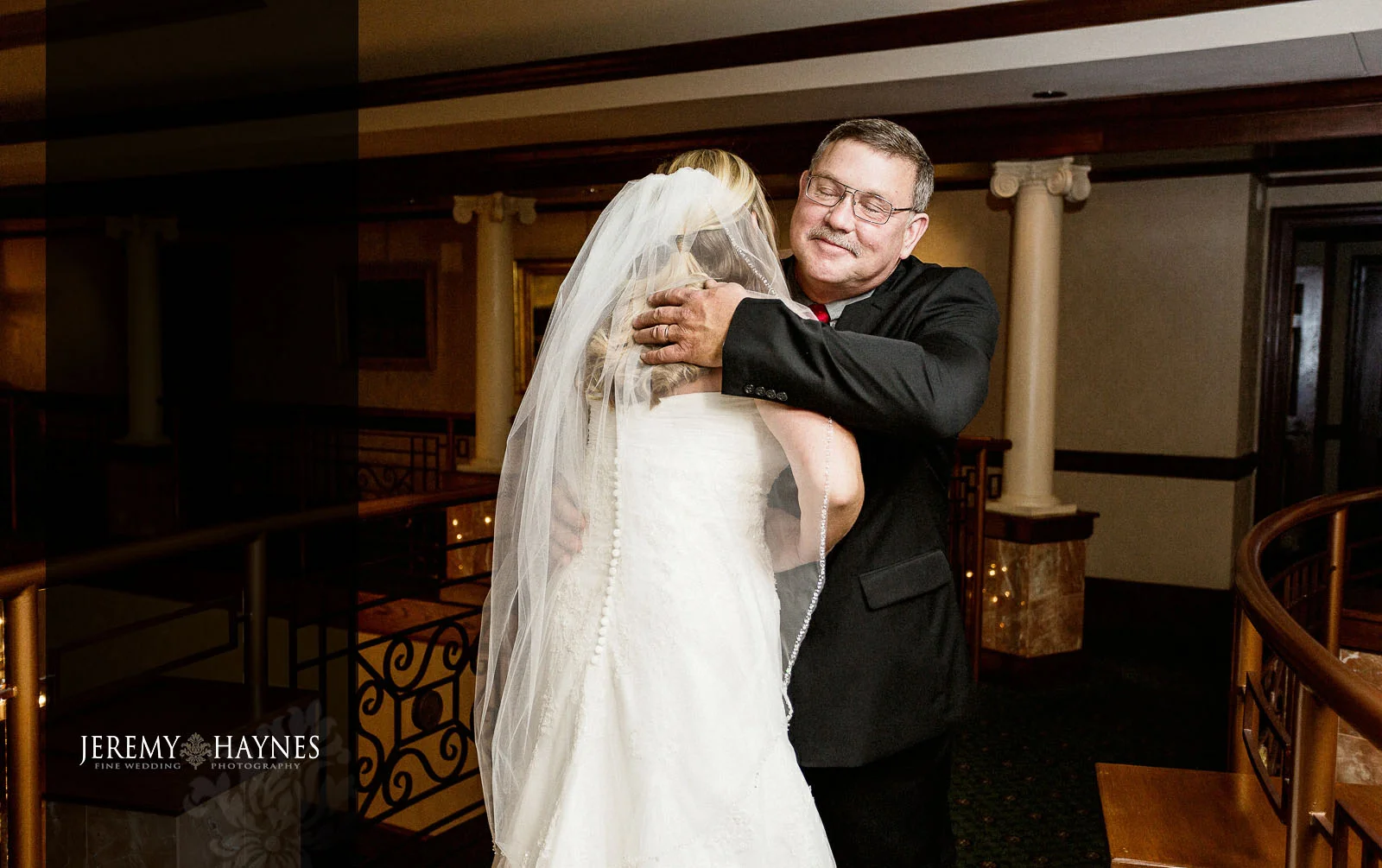 02-community-life-center-indianapolis-wedding-photography-father-daughter.jpg