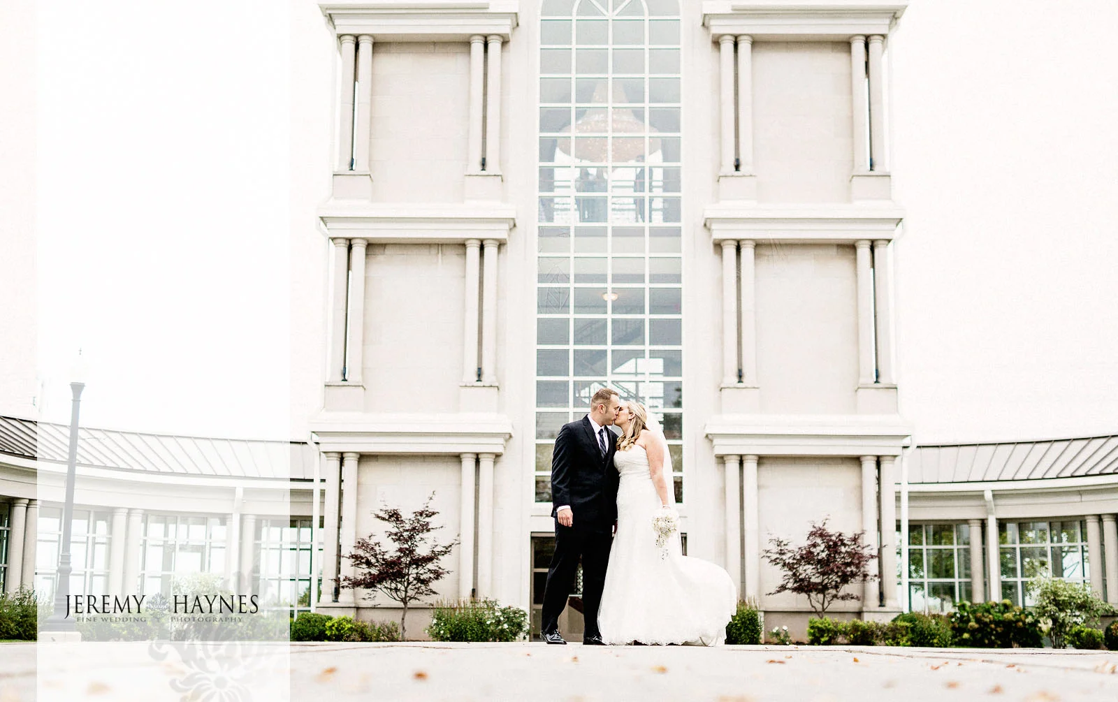 10-community-life-center-indianapolis-wedding-photographers-bridal-couple-pictures.jpg