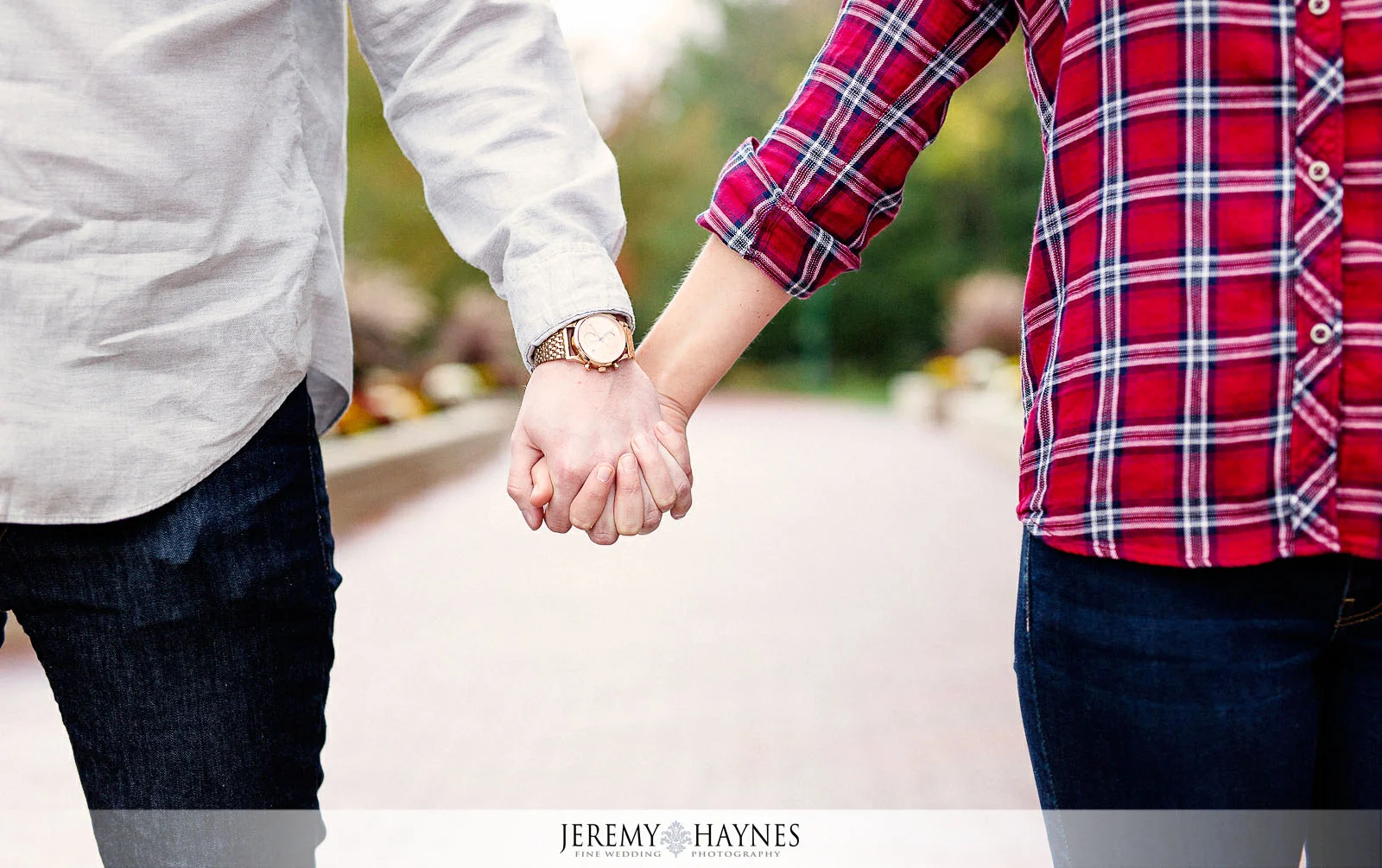 02-indiana-university-campus-sample-gates-bloomington-engagement-photography-ideas.jpg