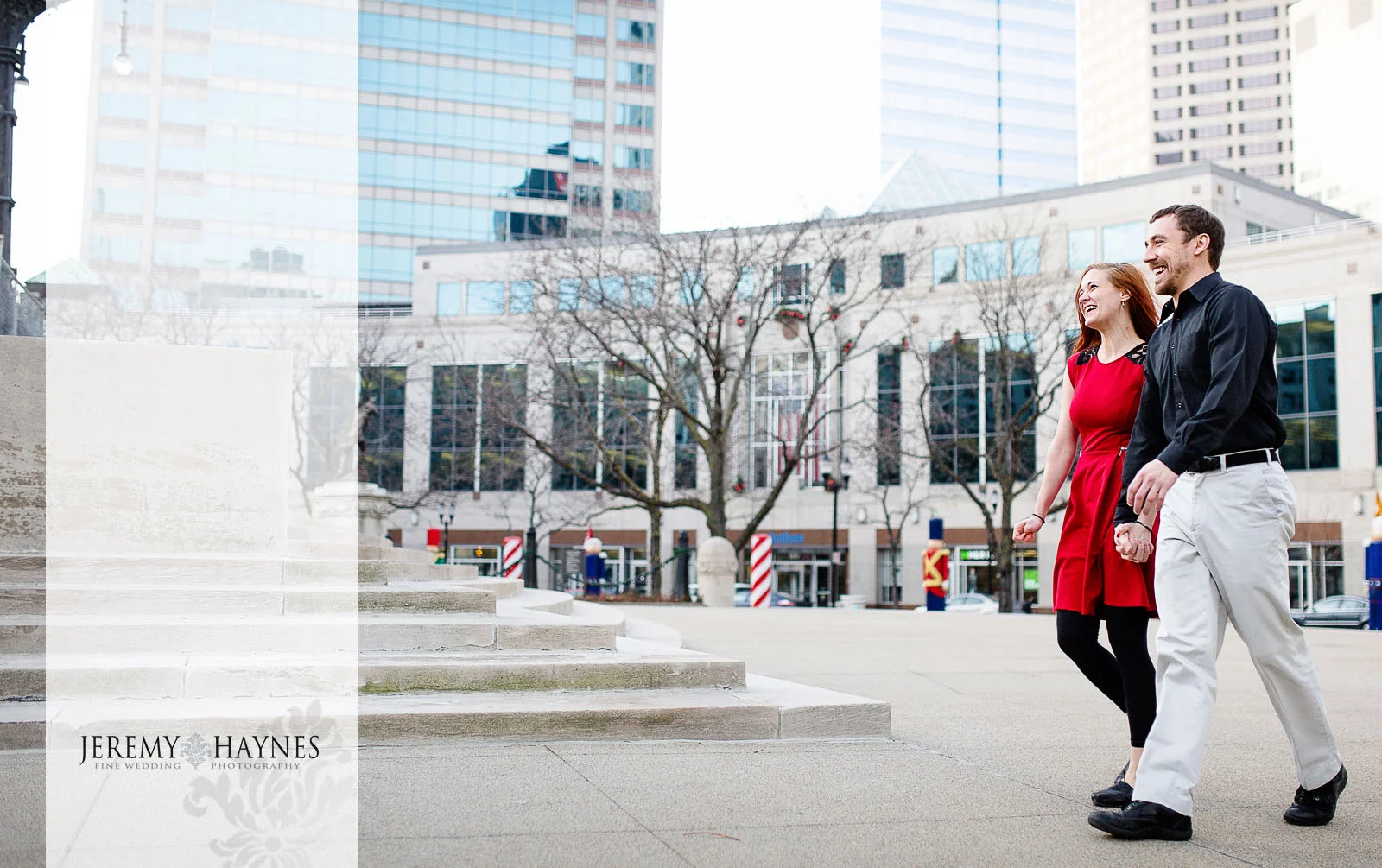 01-monument-circle-downtown-indianapolis-city-engagement-photos-1-monument-circle.jpg