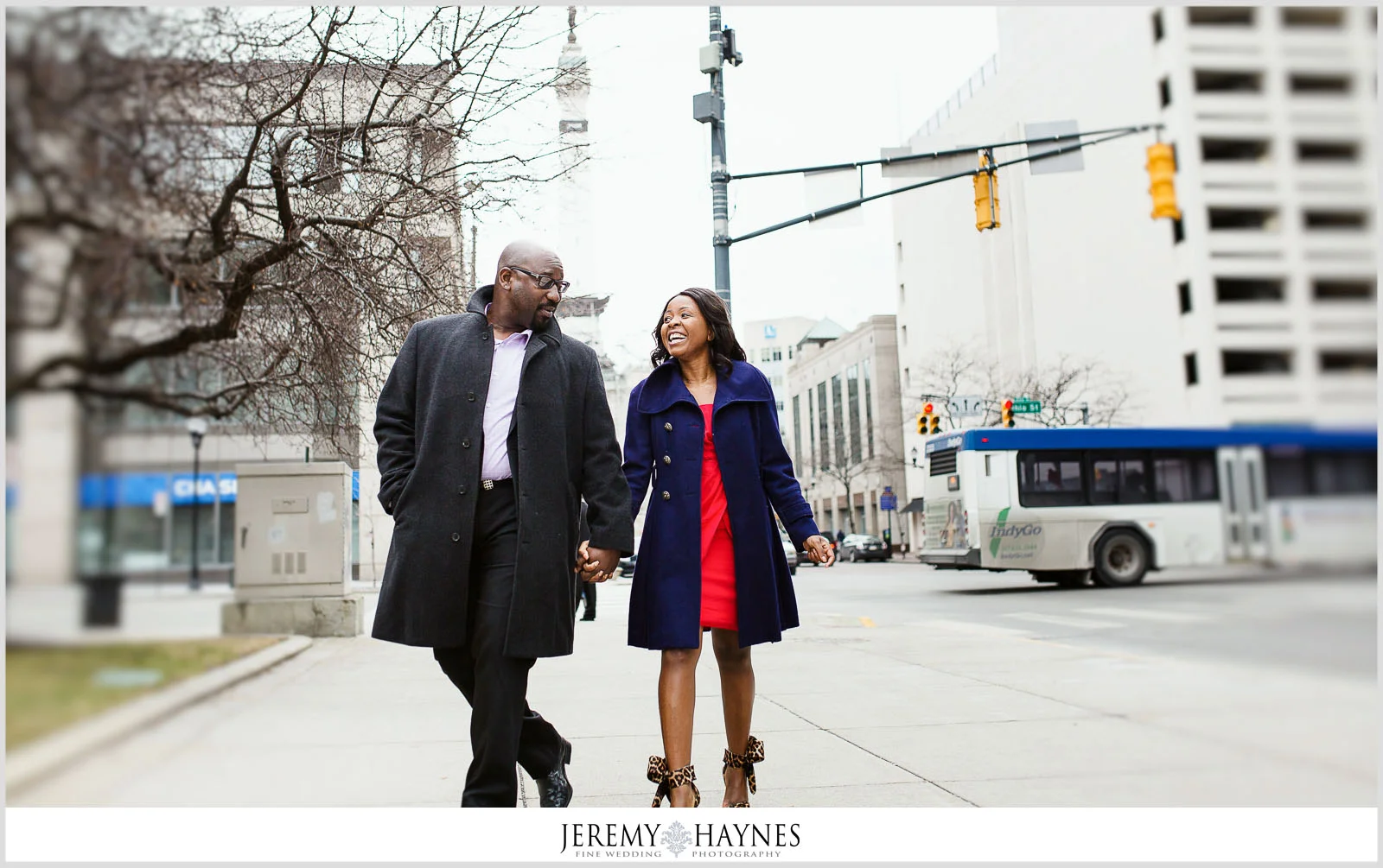 01-monument-circle-downtown-indianapolis-city-fun-engagement-photos.jpg