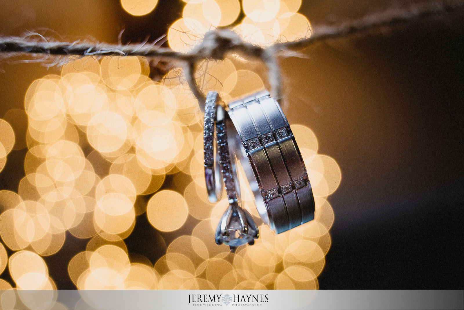 artistic-wedding-ring-picture