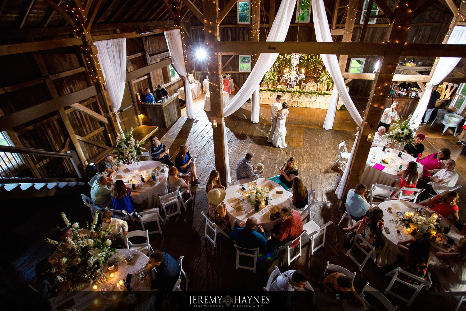 mustard-seed-gardens-barn-wedding-dance