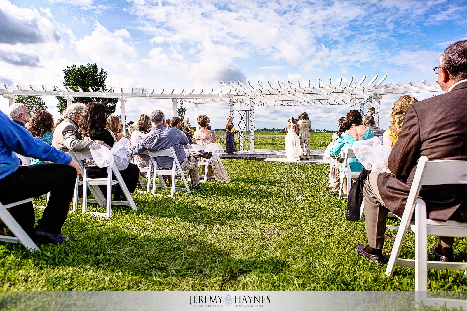 sunny-maple-lane-inn-wedding-ceremony