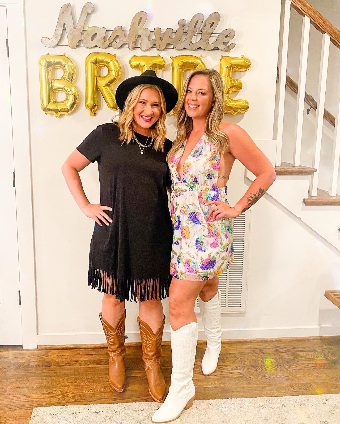 I had THE BEST time celebrating our bride to be @mandyyy_jo_reyyy in Nashville! 💍🤠💕 I think I took 1 million pictures but Instagram only lets me post 10&hellip;

We explored different neighborhoods, ate yummy food, partied on a pontoon boat, survi