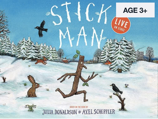 Ilustração de um palito humano correndo em um cenário de inverno com árvores cobertas de neve, animais como coelhos e corvos, e a capa do livro 'Stick Man' de Julia Donaldson e Axel Scheffler, para crianças de 3 anos ou mais.