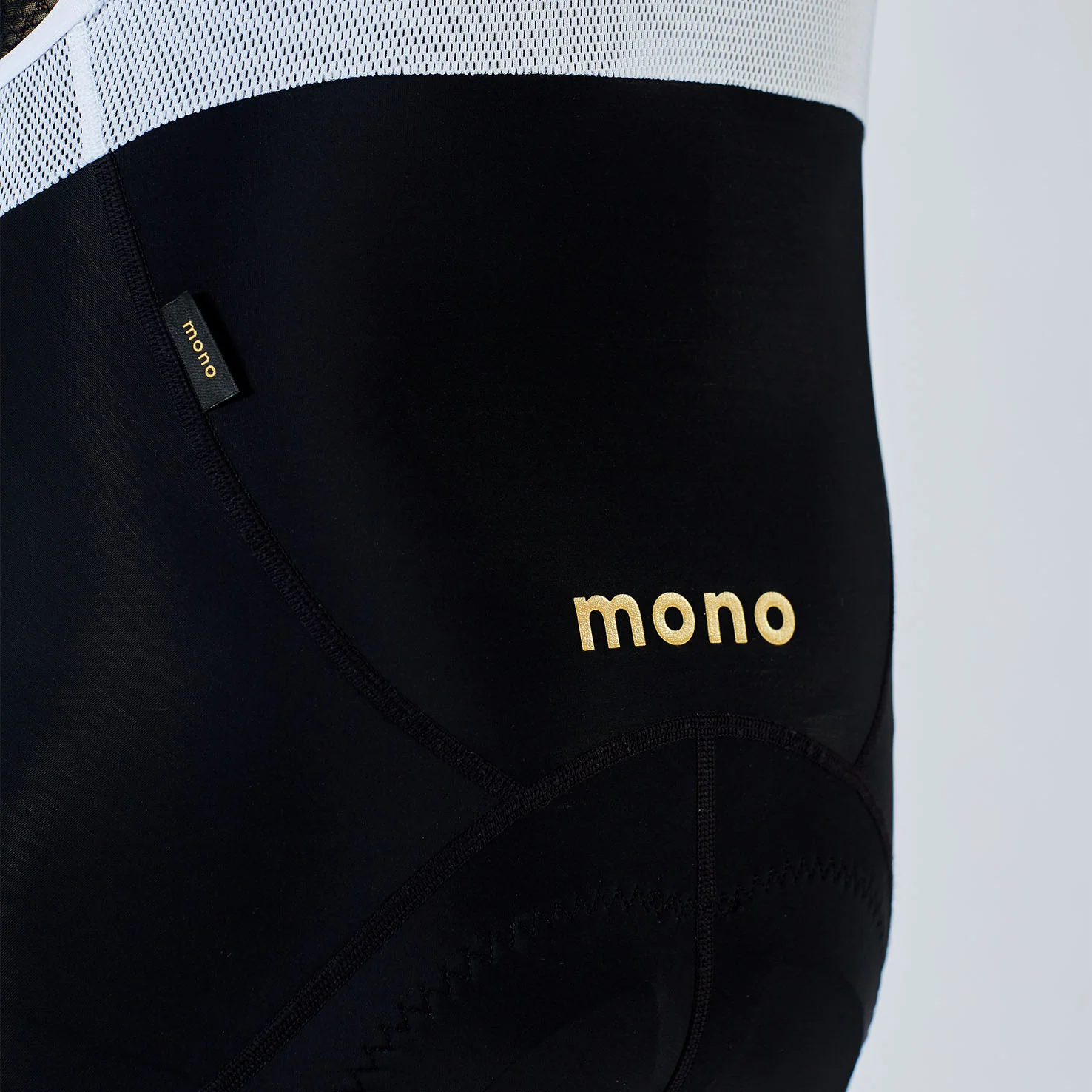 mono_146980.jpg