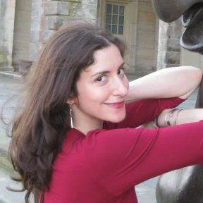Headshot_Leonora Desar .jpg