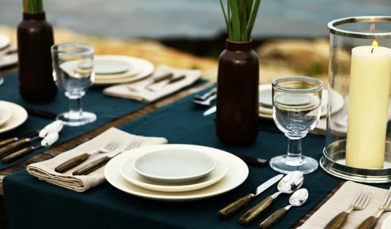 Heath Table setting