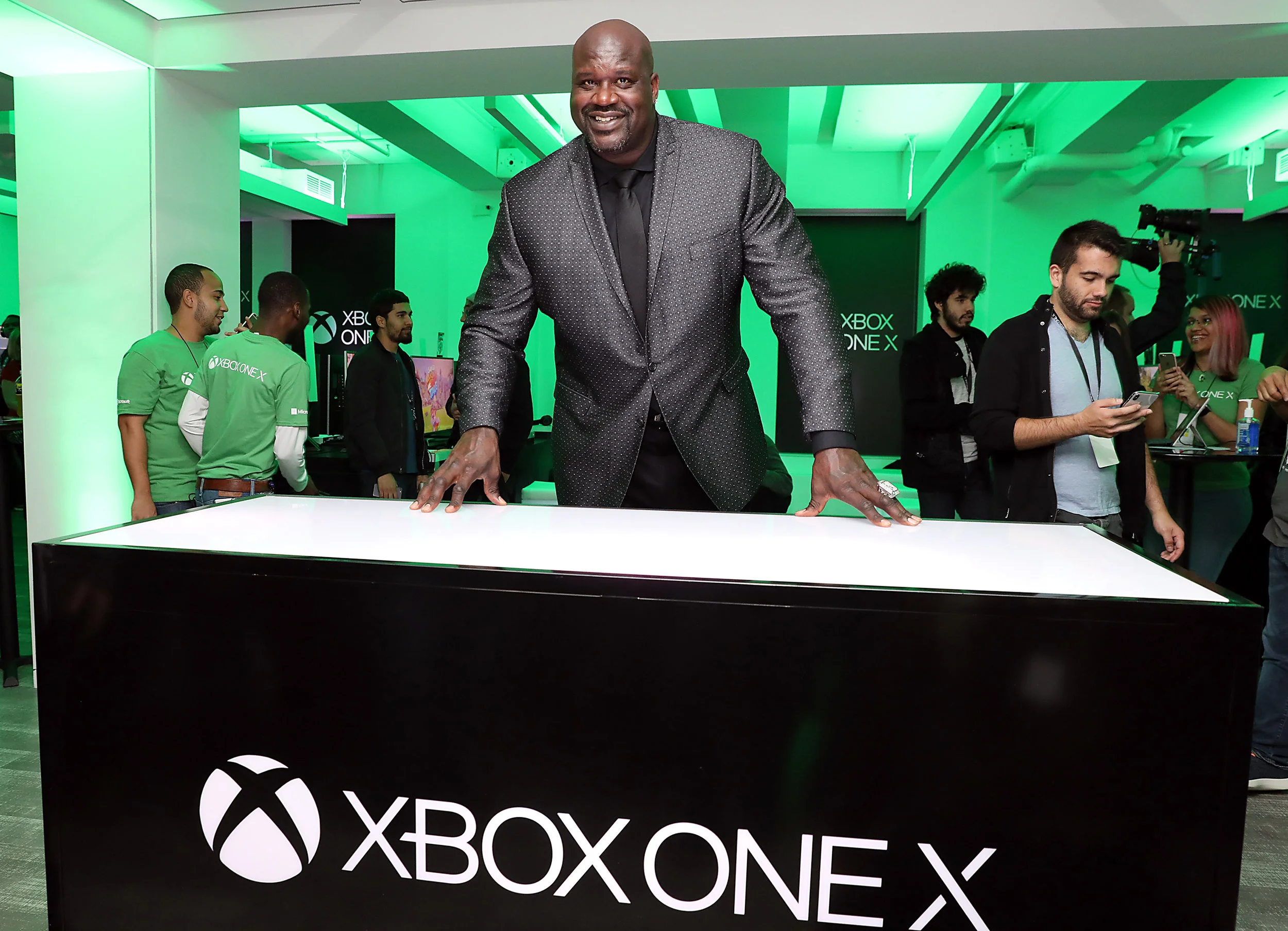 Xbox_One_X_Launch_NY_Shaq.jpg