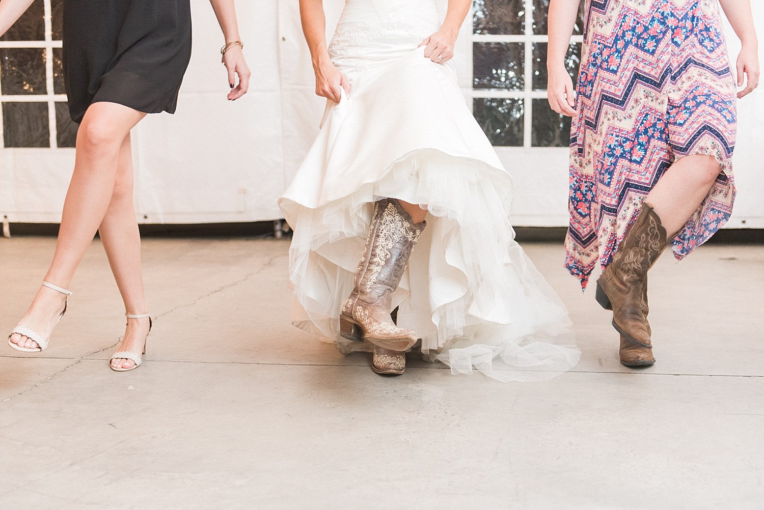 Sun Dance Farm Wedding on the stable side_Kelsie&Daniel