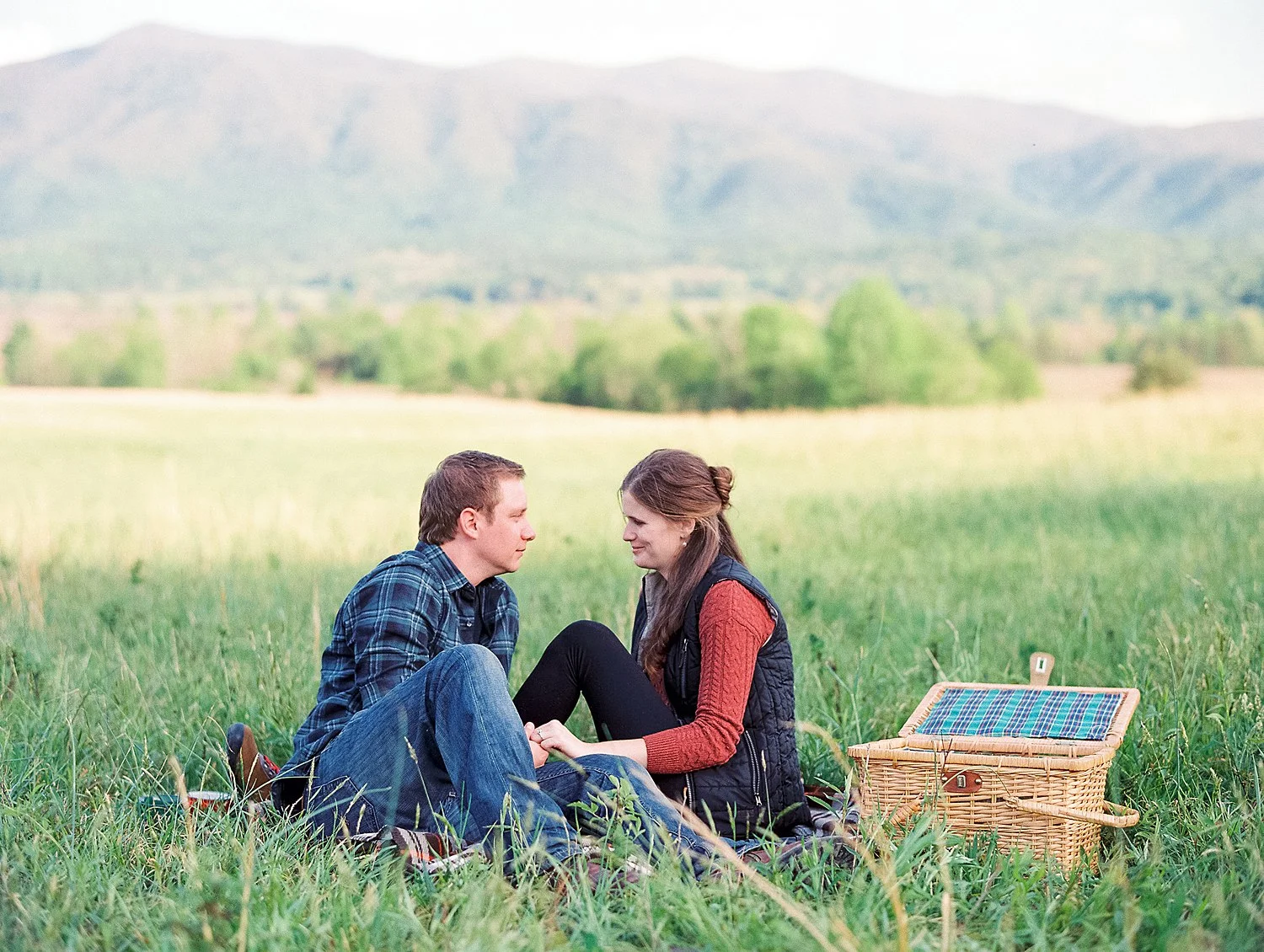 cades-cove-engagement-smoky-mountains-anne&chris