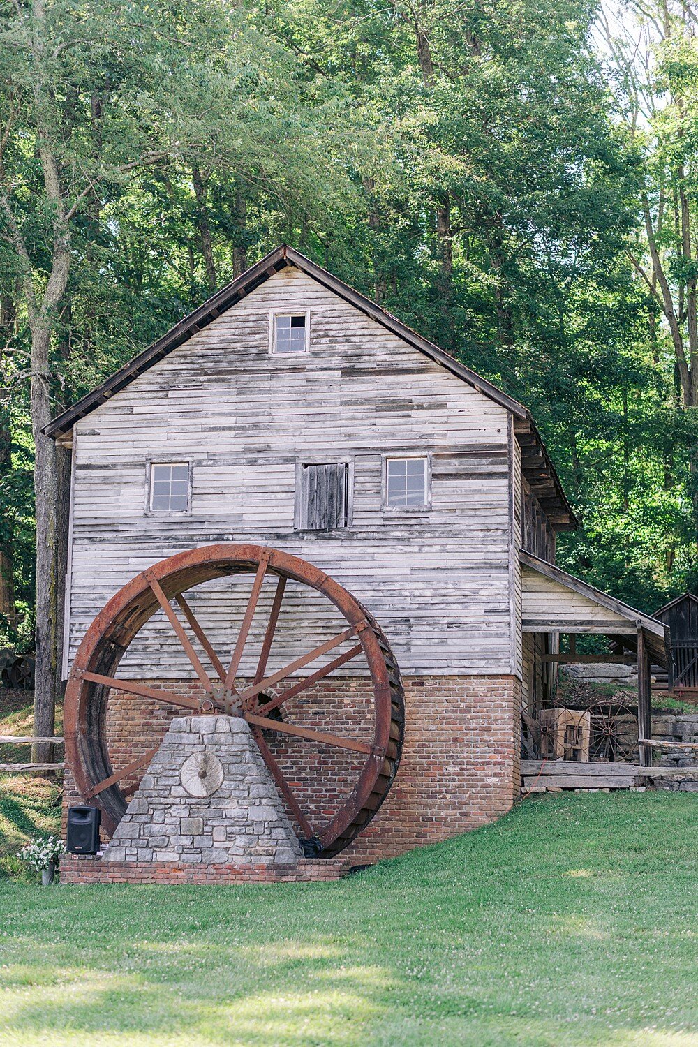 elegant-The-Museum-of-Appalachia-norris-tn-wedding-anne&chris