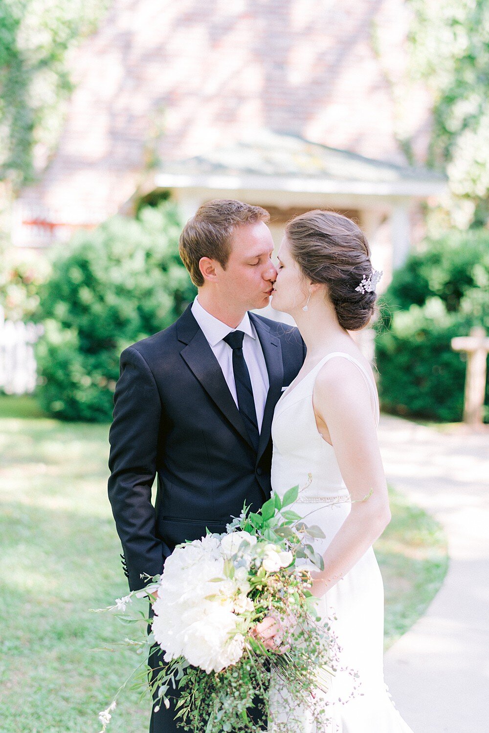 elegant-The-Museum-of-Appalachia-norris-tn-wedding-anne&chris