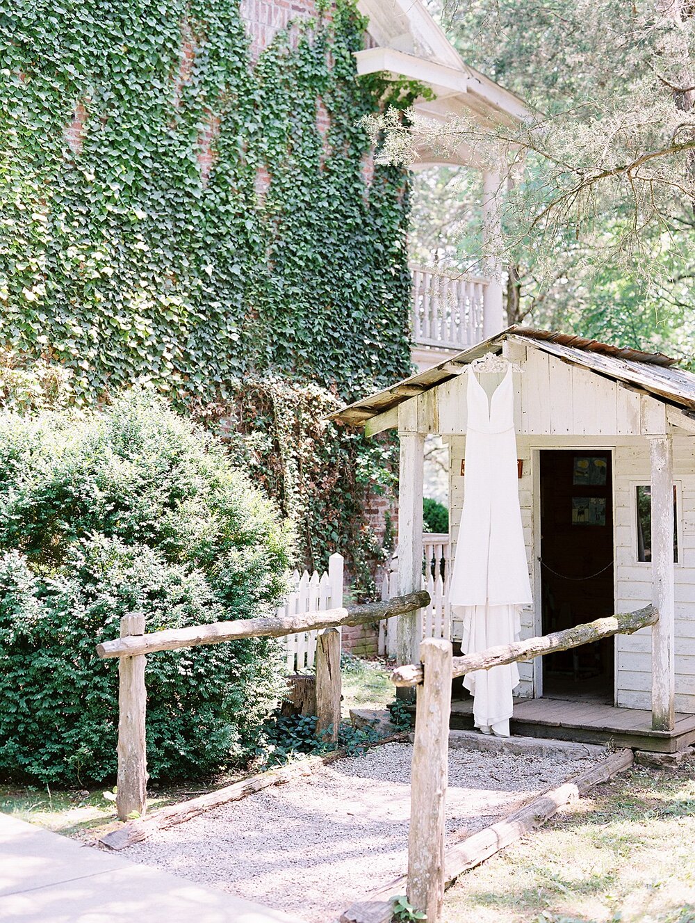 elegant-The-Museum-of-Appalachia-norris-tn-wedding-anne&chris