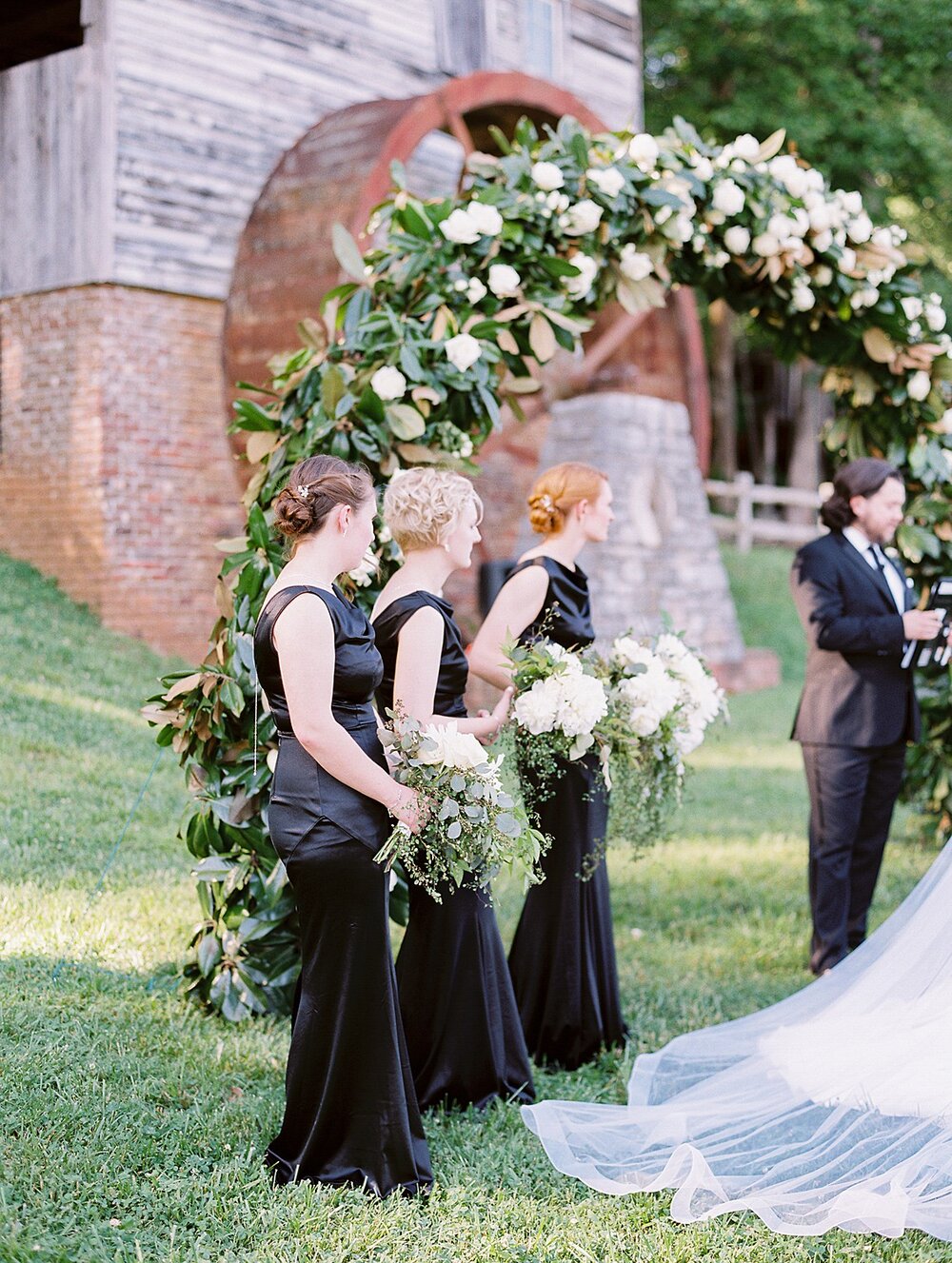 elegant-The-Museum-of-Appalachia-norris-tn-wedding-anne&chris