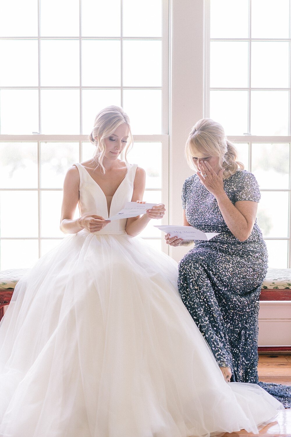 mother-daughter-share-moment-at-wedding-pre-ceremony
