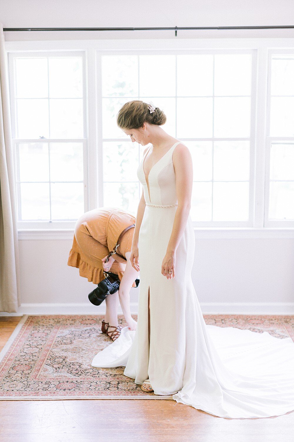 BTS-helping-bride-knoxville-wedding-photographer-staci