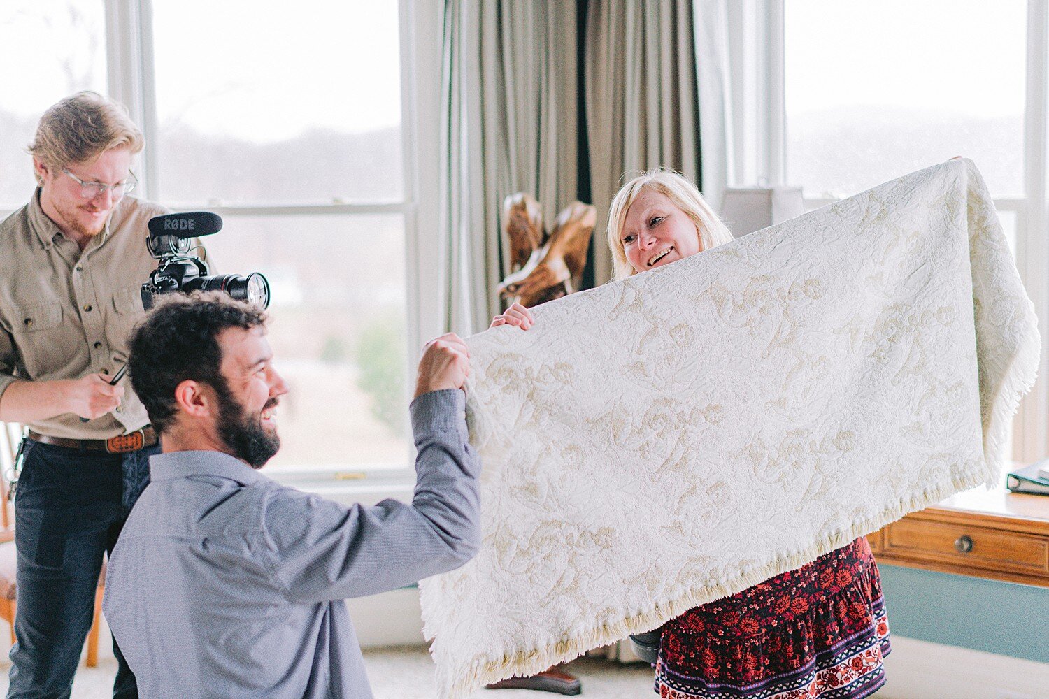 makeshift-reflector-wedding-photography