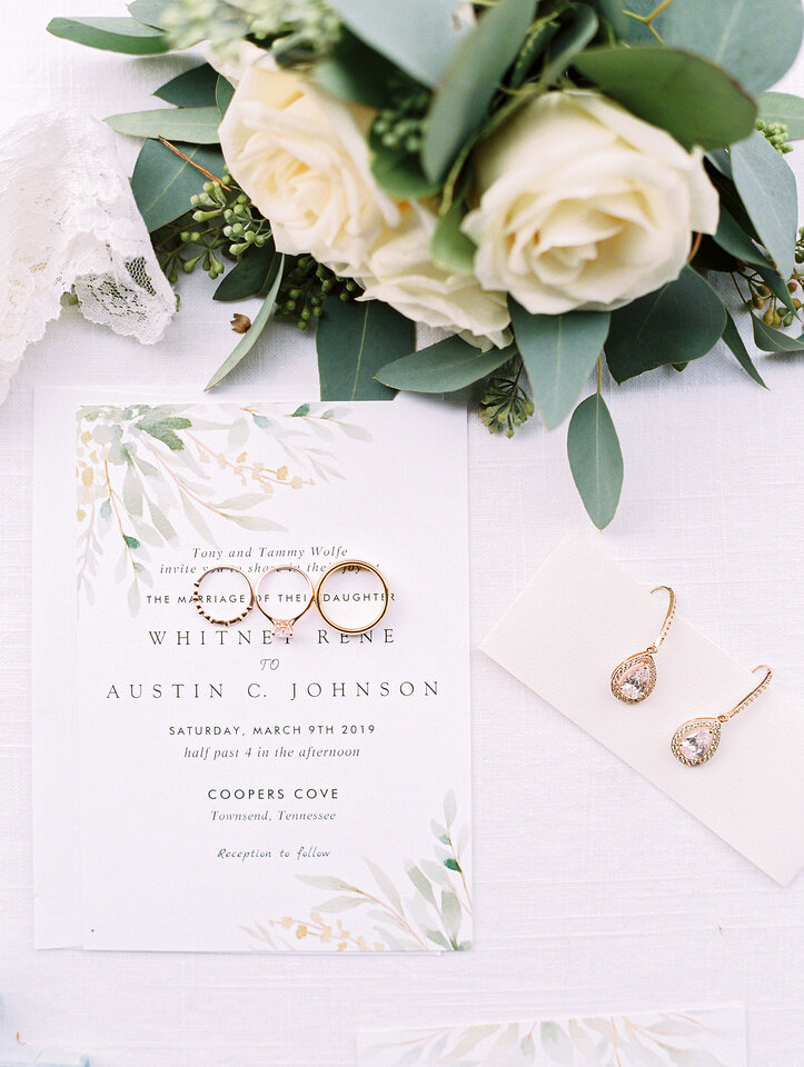 wedding invitation and wedding jewelry 