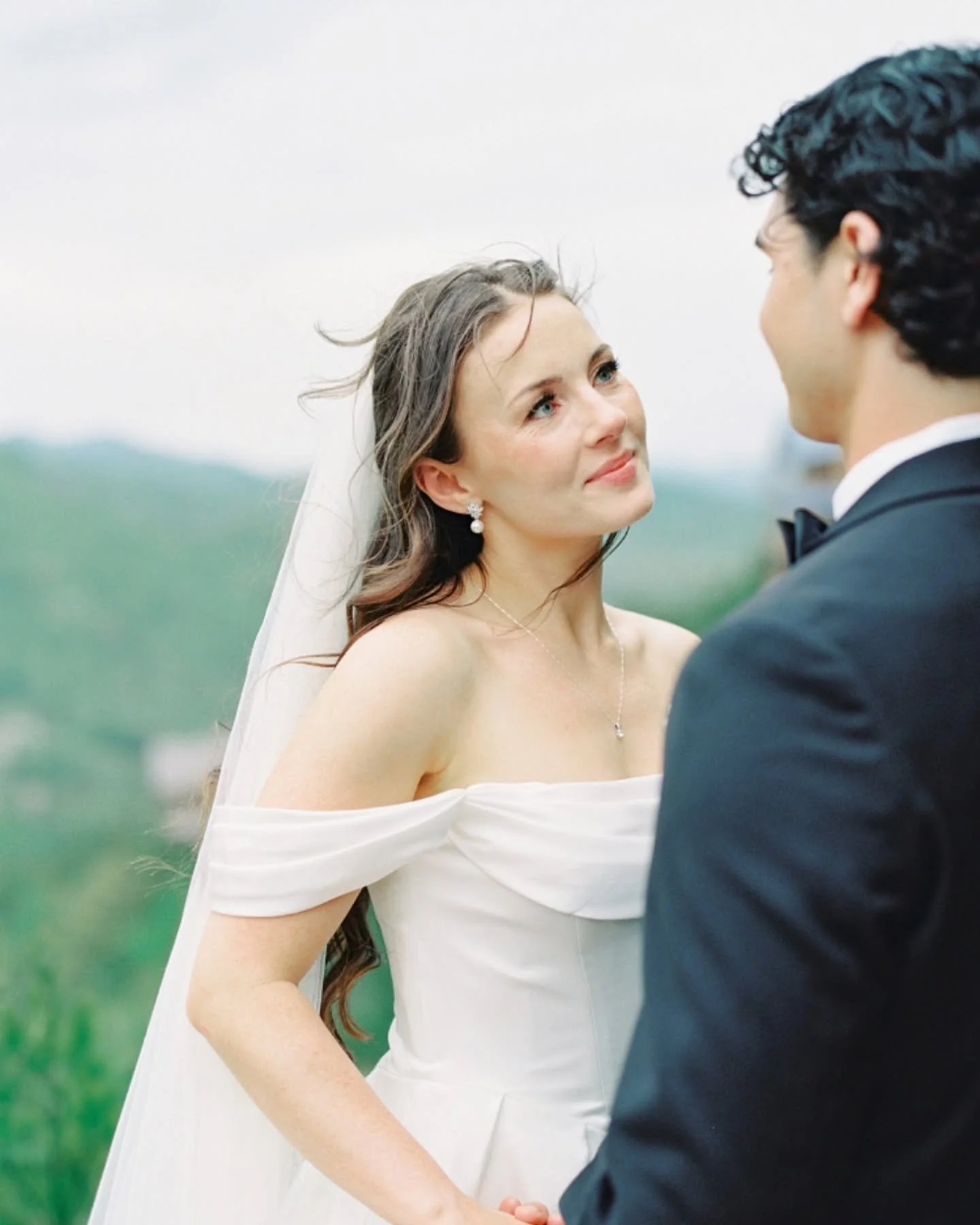 A dreamy day in the mountains celebrating Katie and PJ&rsquo;s forever. The Magnolia Venue set the perfect scene for their joyful, heartfelt vows and sweet, carefree moments like these. A love as breathtaking as the view!

Couple: @katiecaulfield @pj